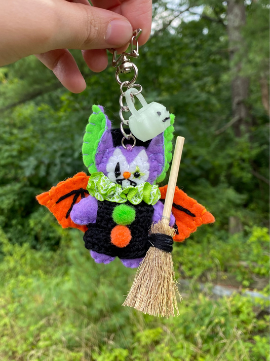TRICK-OR-TREAT POCKET CLOWN CLIP (purple witch)