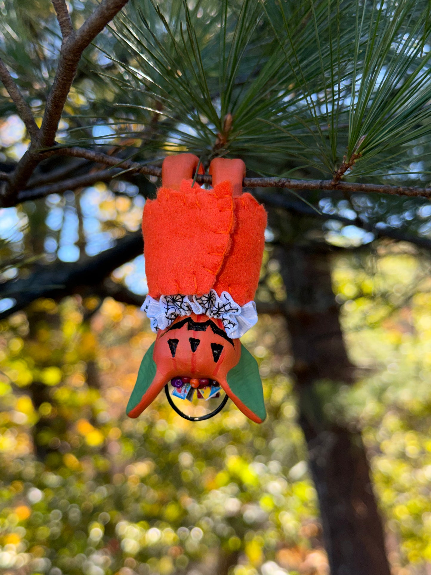 CANDY BUCKET HANGING BAT (orange/green)