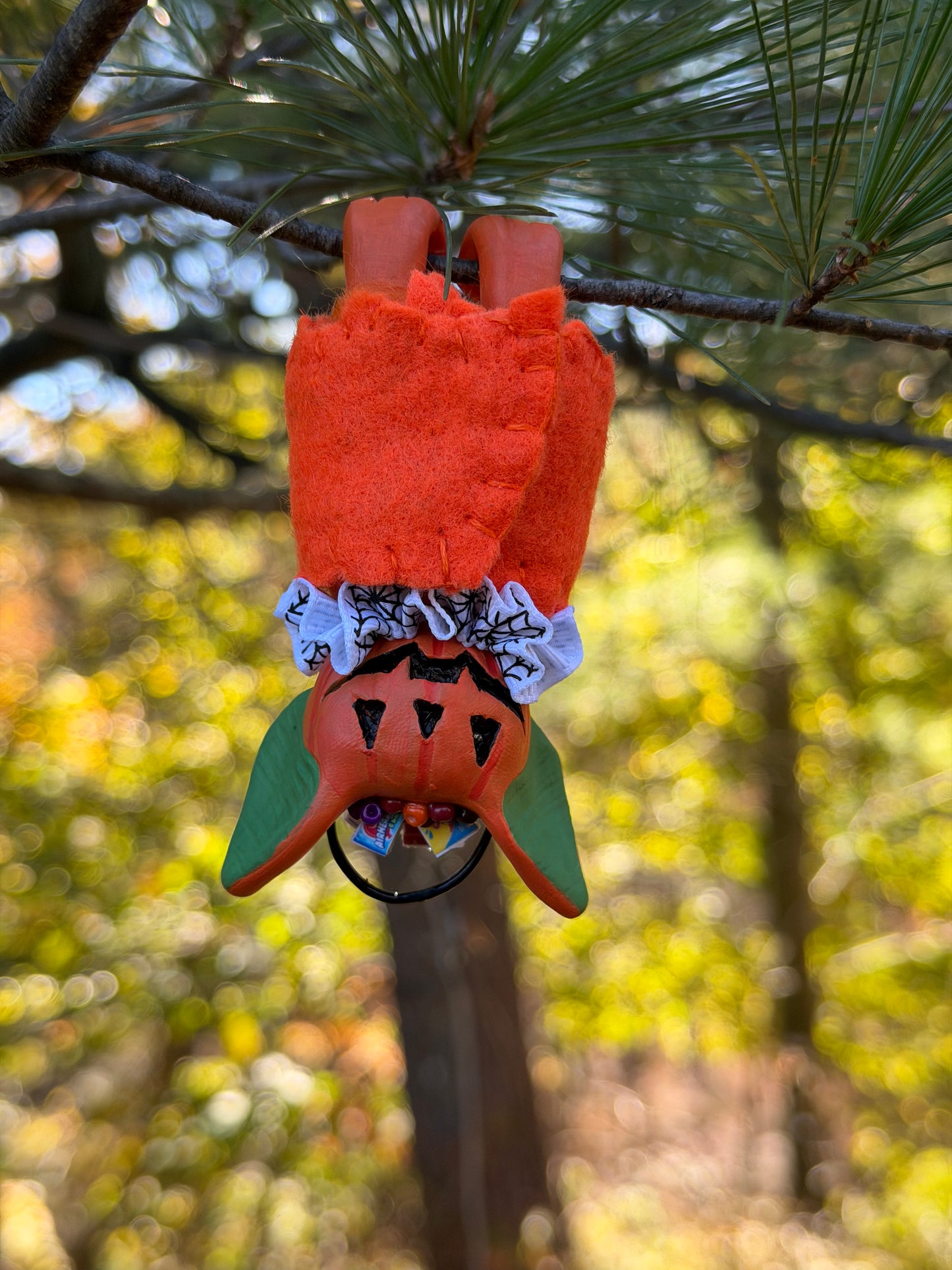 CANDY BUCKET HANGING BAT (orange/green)