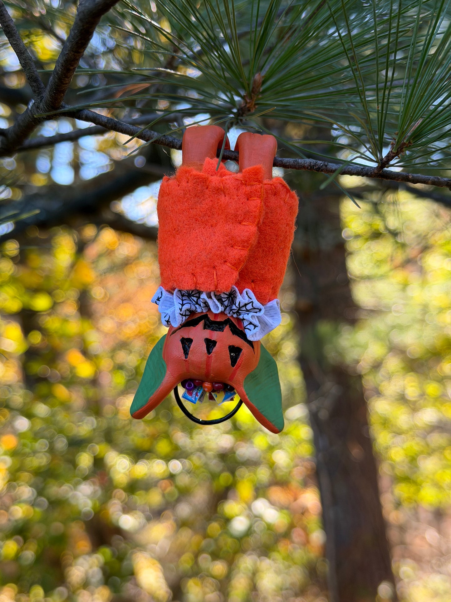 CANDY BUCKET HANGING BAT (orange/green)