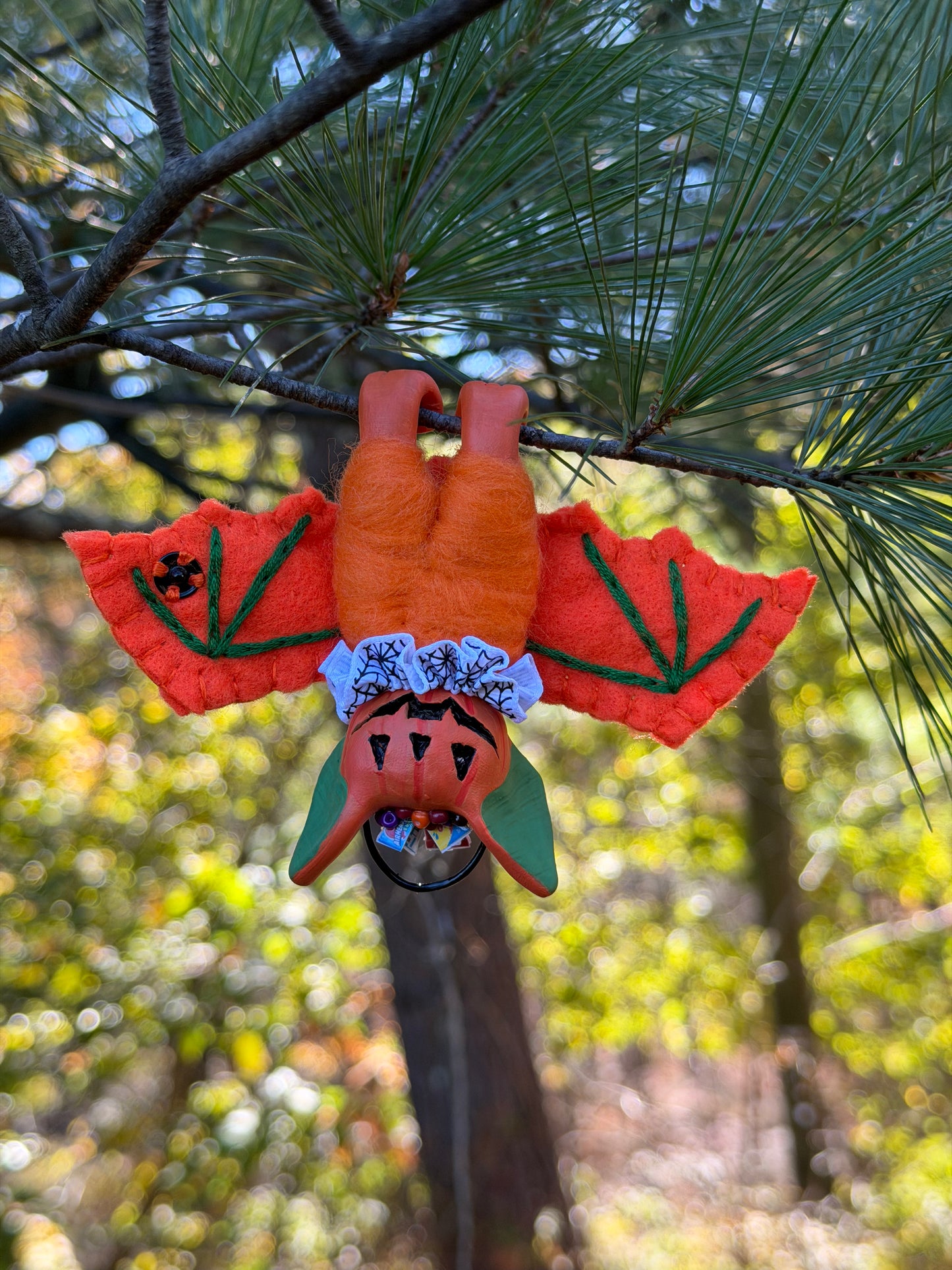 CANDY BUCKET HANGING BAT (orange/green)