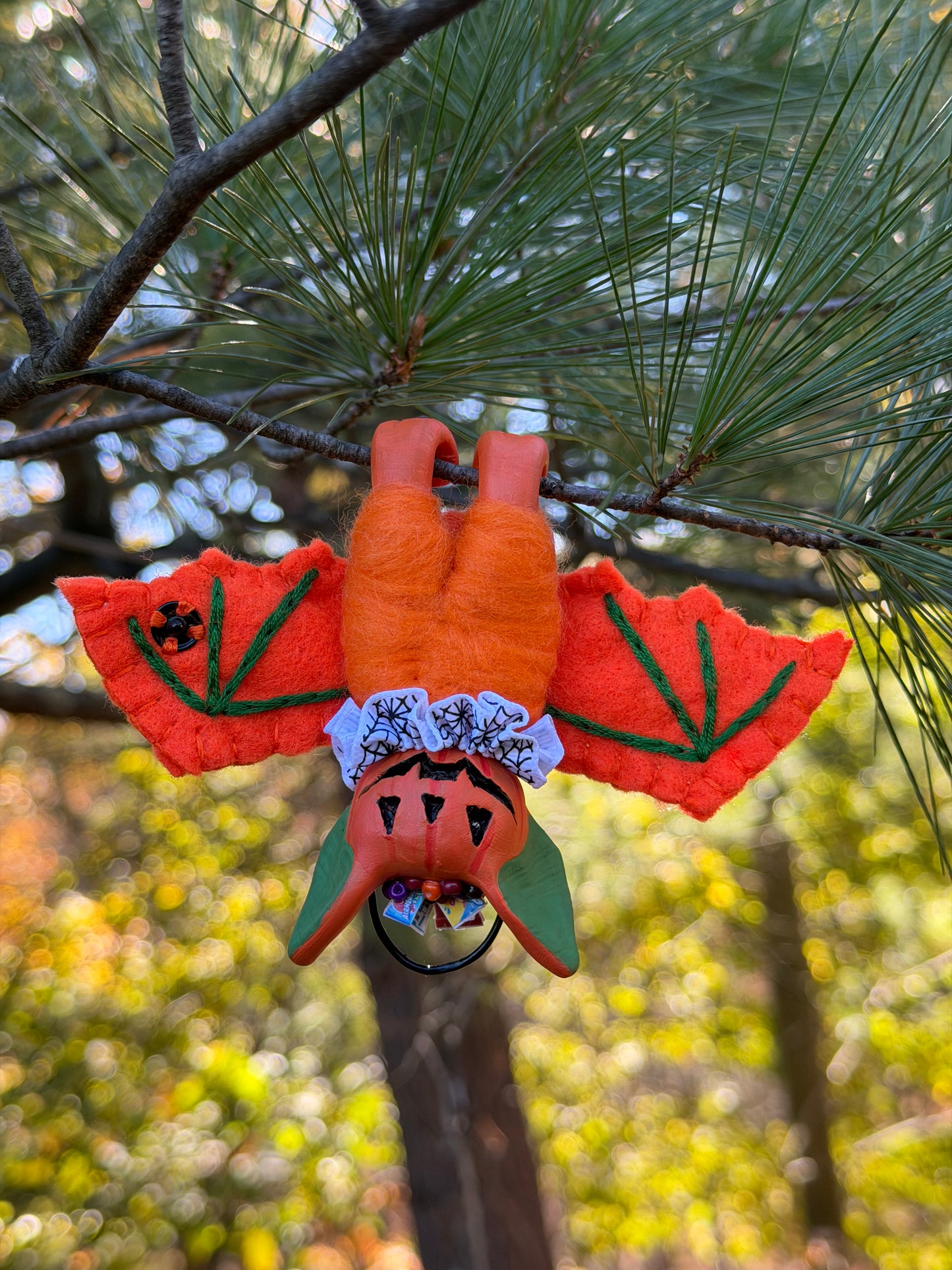 CANDY BUCKET HANGING BAT (orange/green)
