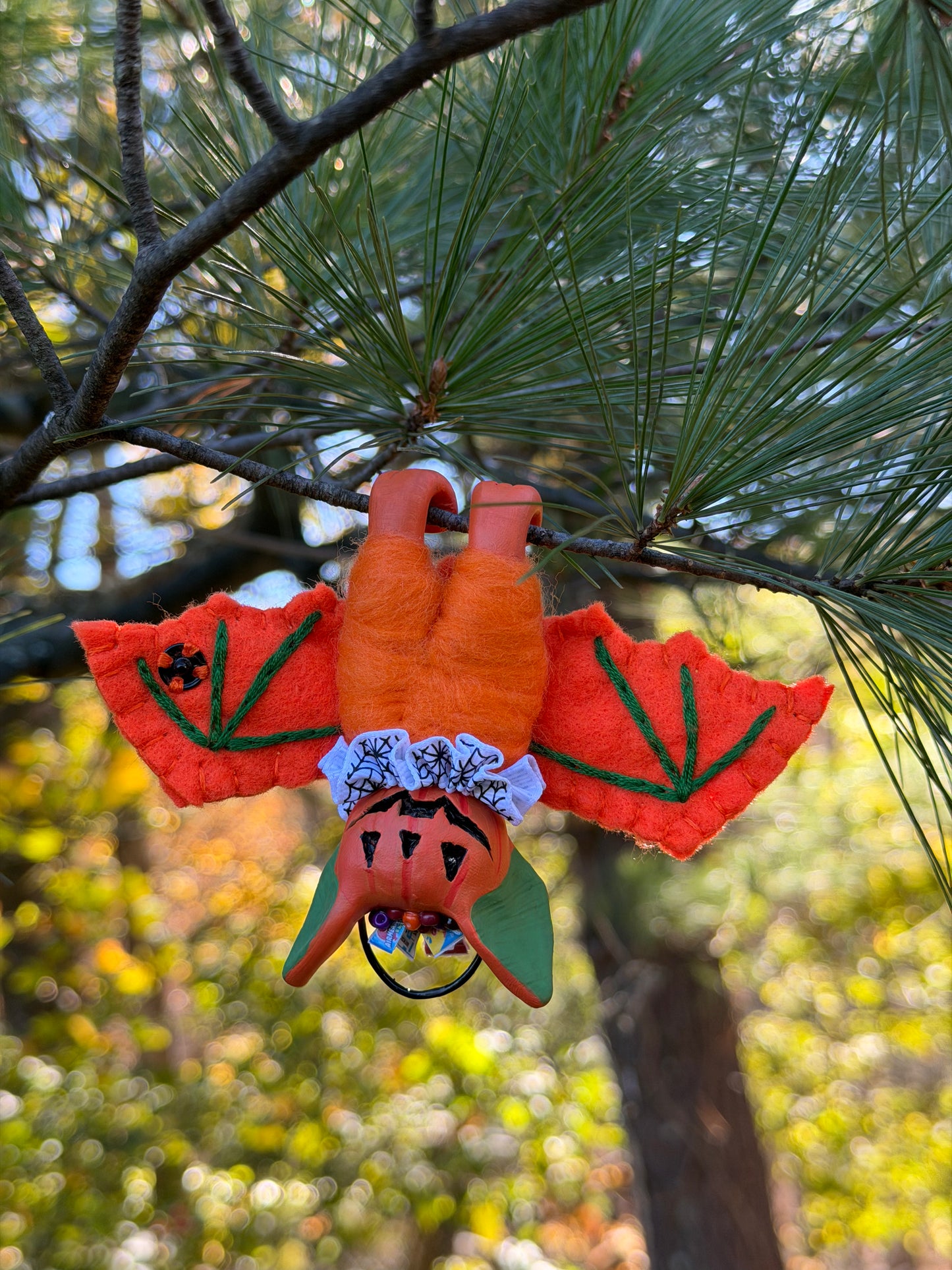 CANDY BUCKET HANGING BAT (orange/green)
