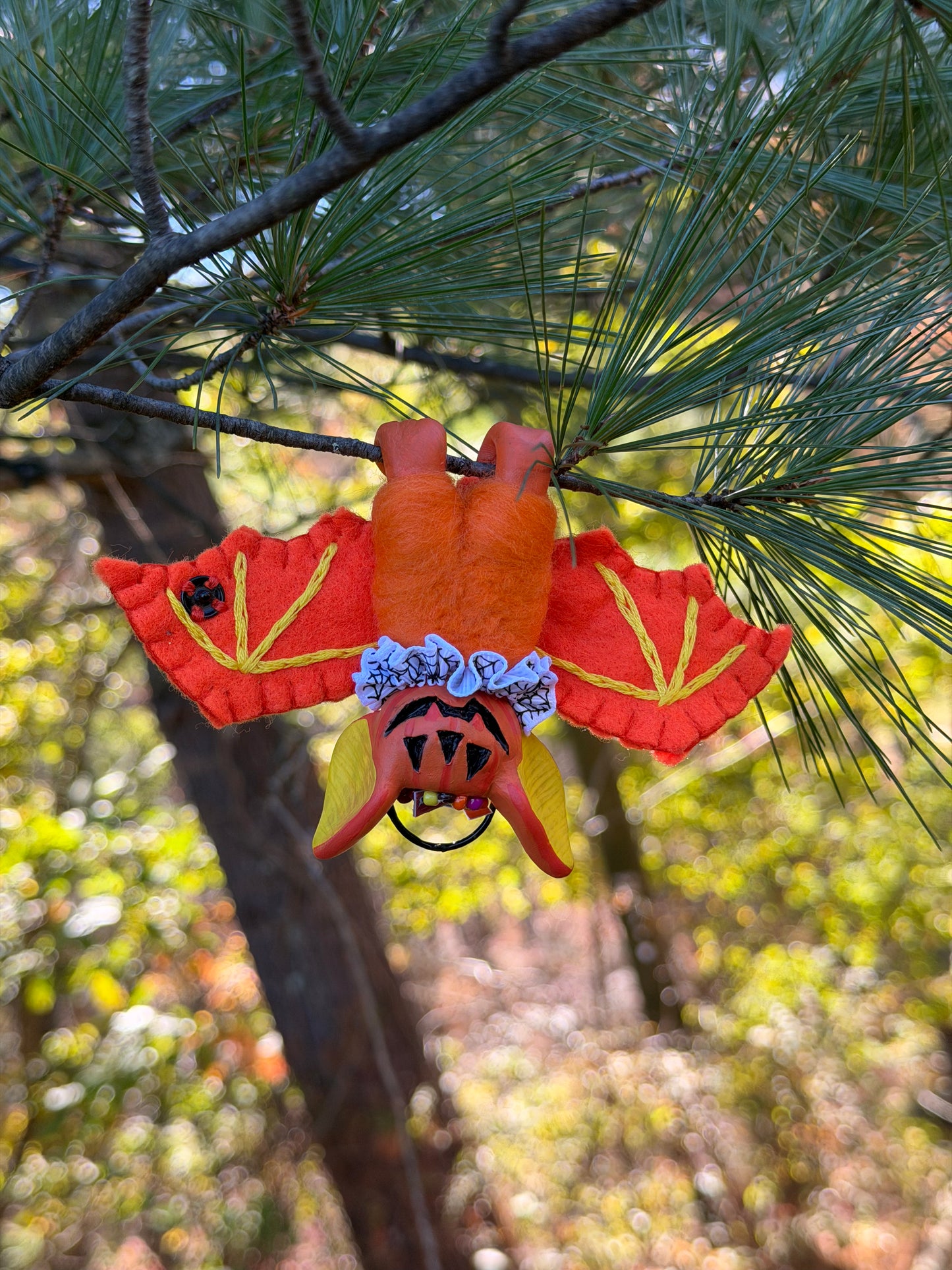 CANDY BUCKET HANGING BAT (orange/yellow)