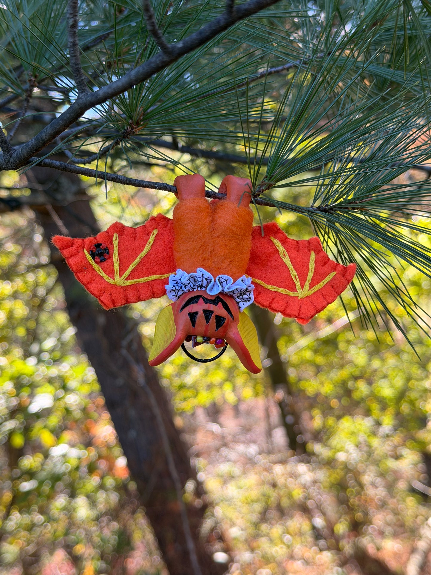 CANDY BUCKET HANGING BAT (orange/yellow)
