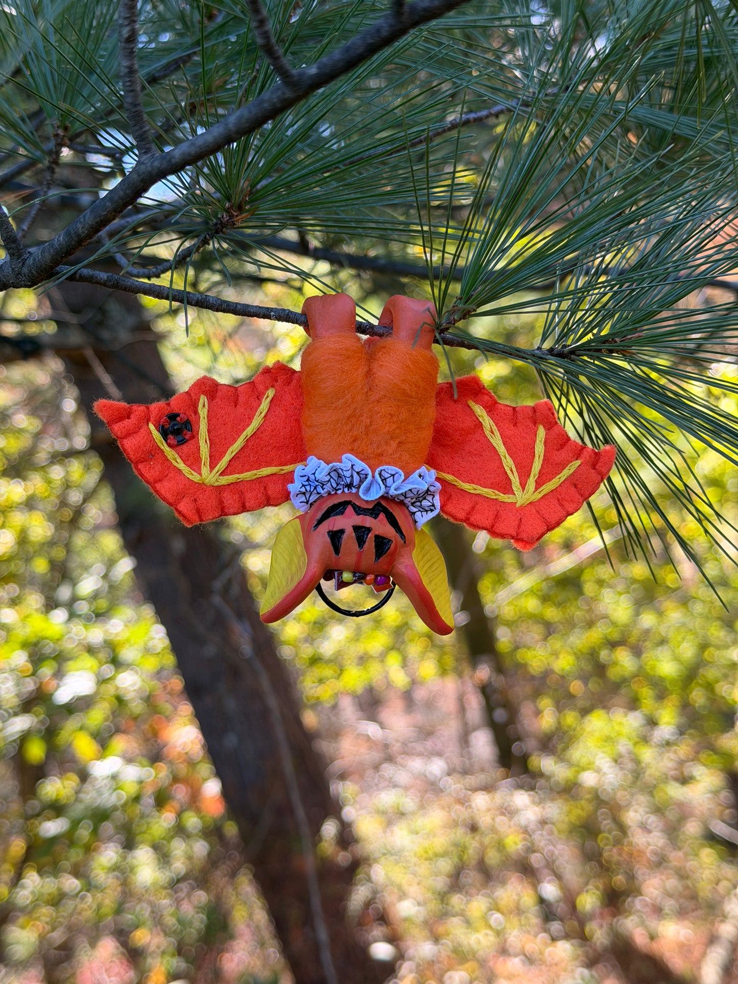 CANDY BUCKET HANGING BAT (orange/yellow)
