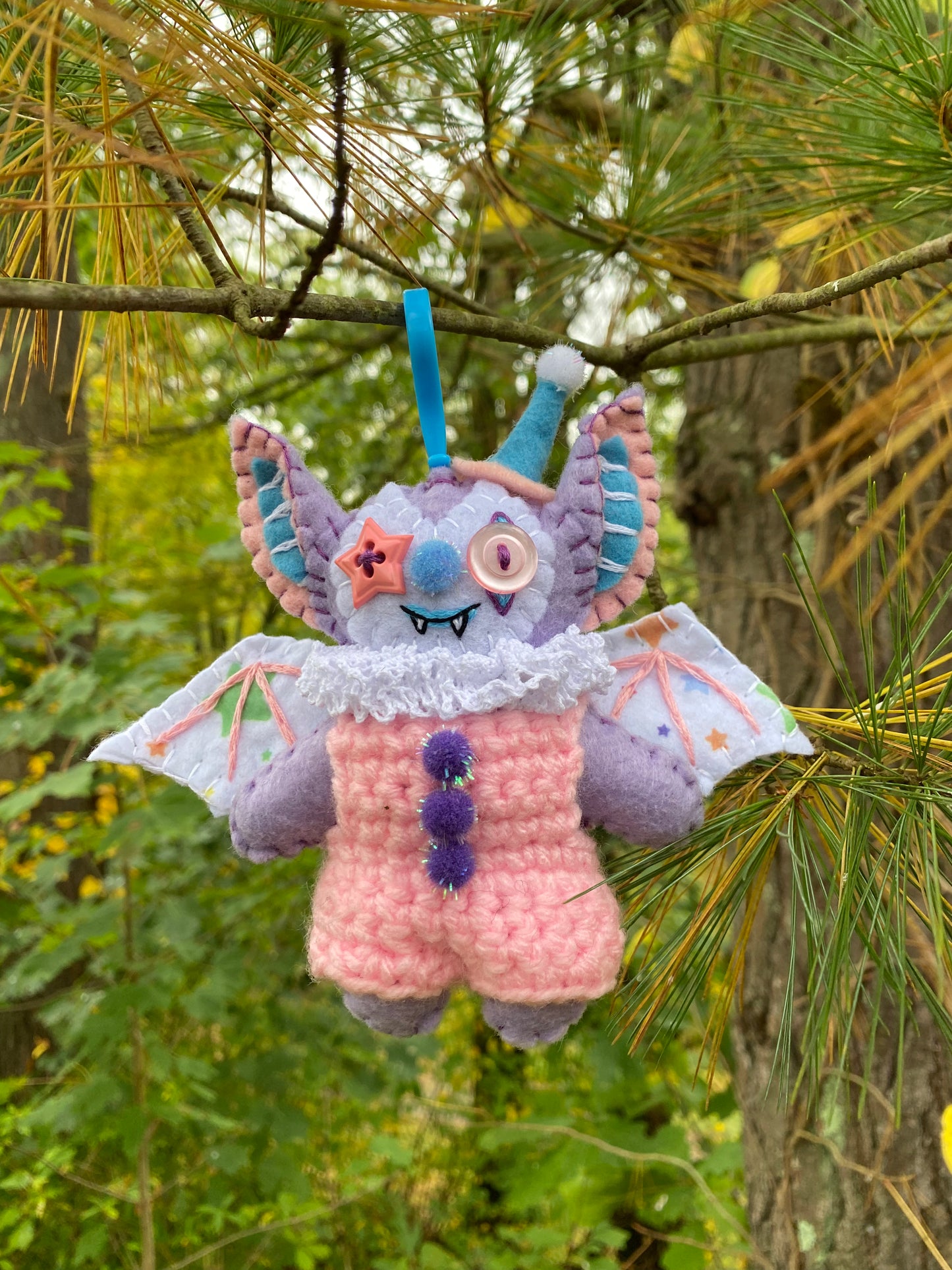 PASTEL CLOWN BAT BAG CLIP