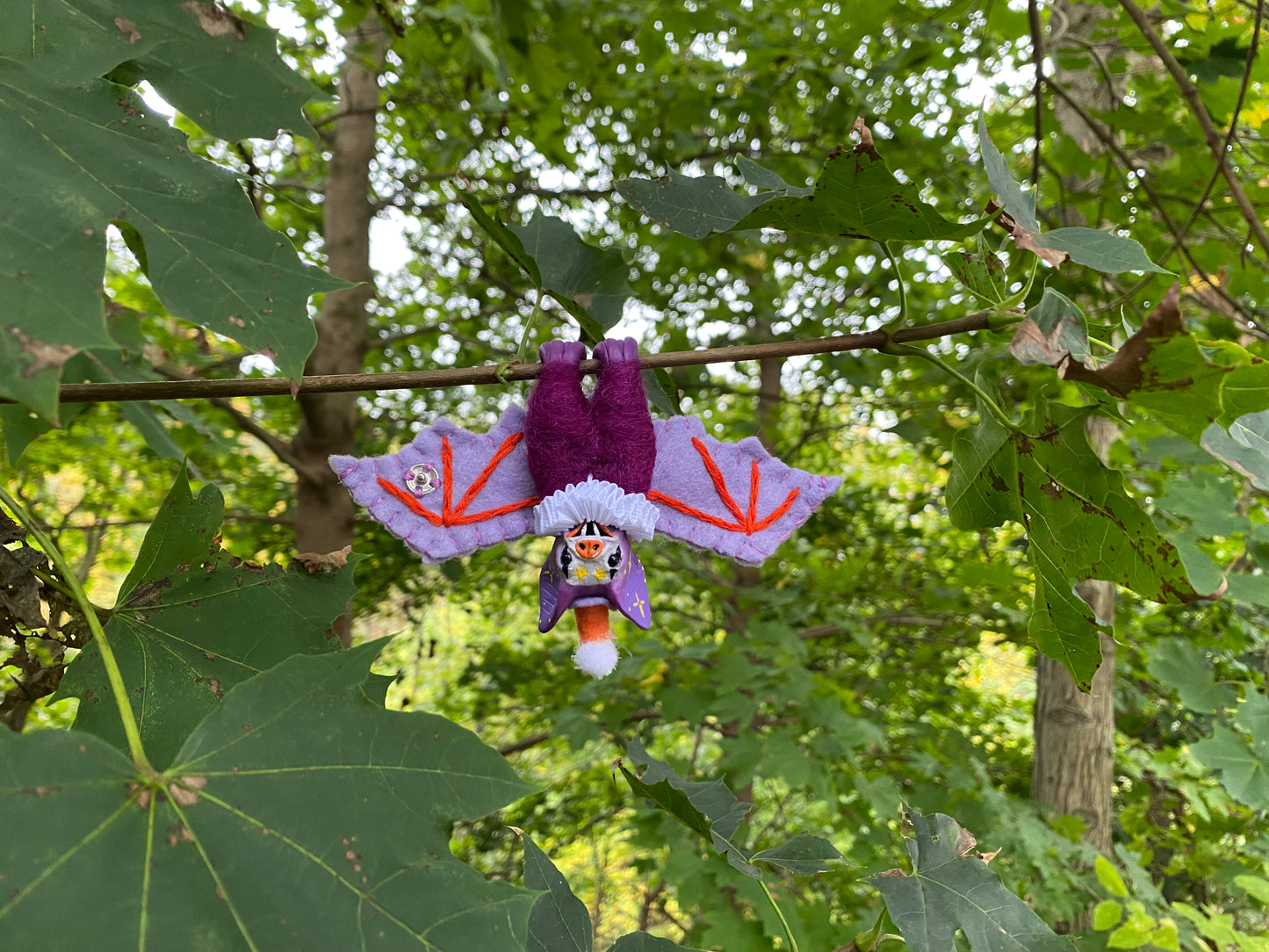 HALLOWEEN CLOWN BAT WITH CIRCUS COFFIN