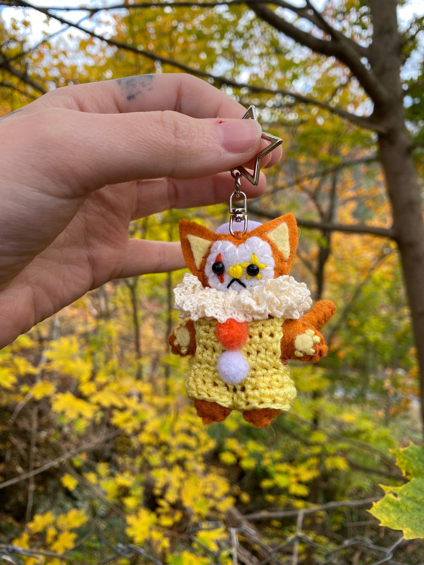 KITTY POCKET CLOWN CLIP (orange/light yellow)