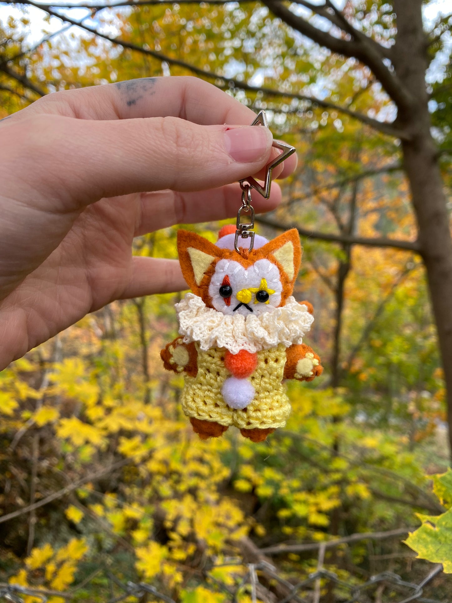 KITTY POCKET CLOWN CLIP (orange/light yellow)