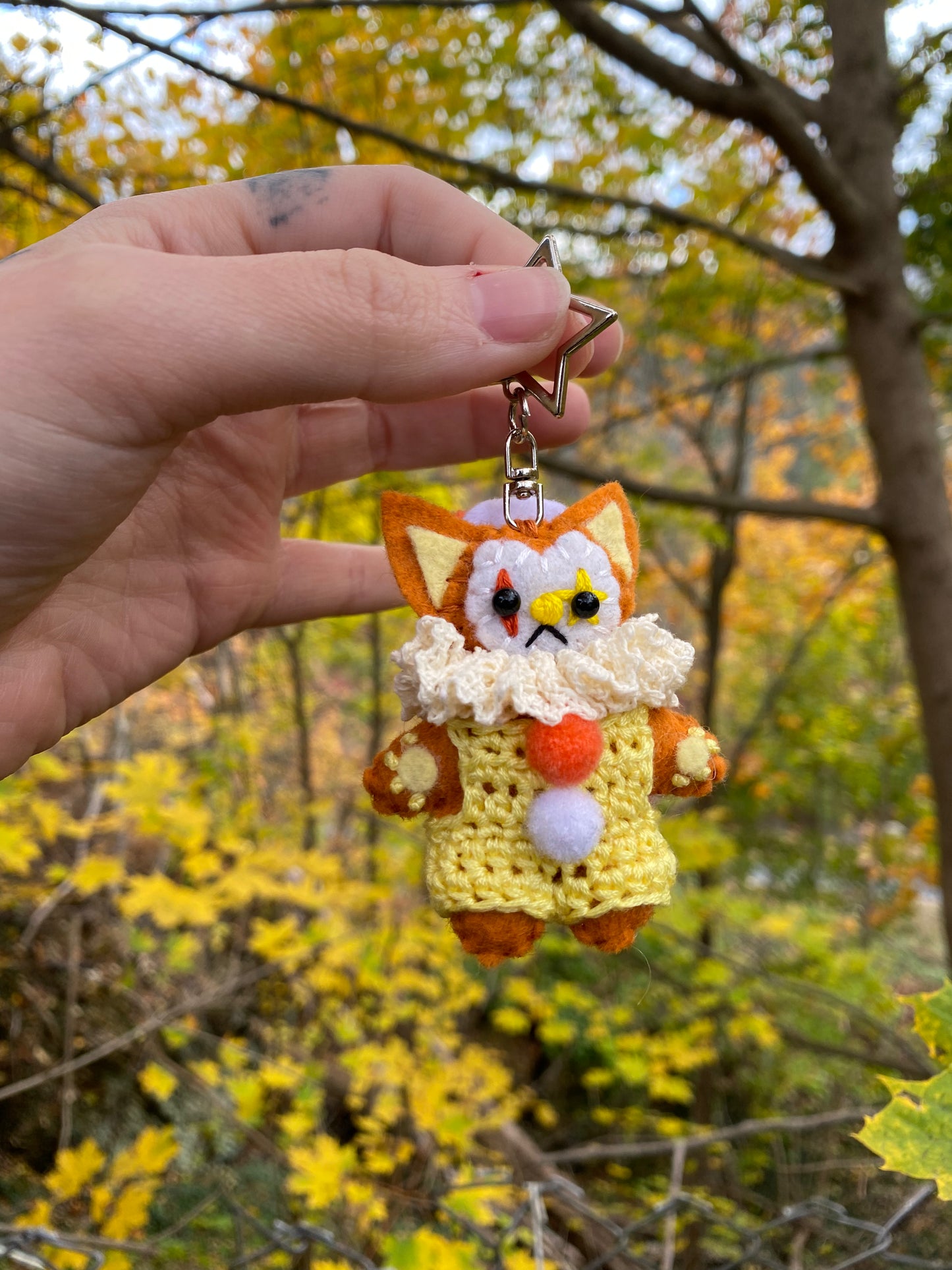 KITTY POCKET CLOWN CLIP (orange/light yellow)