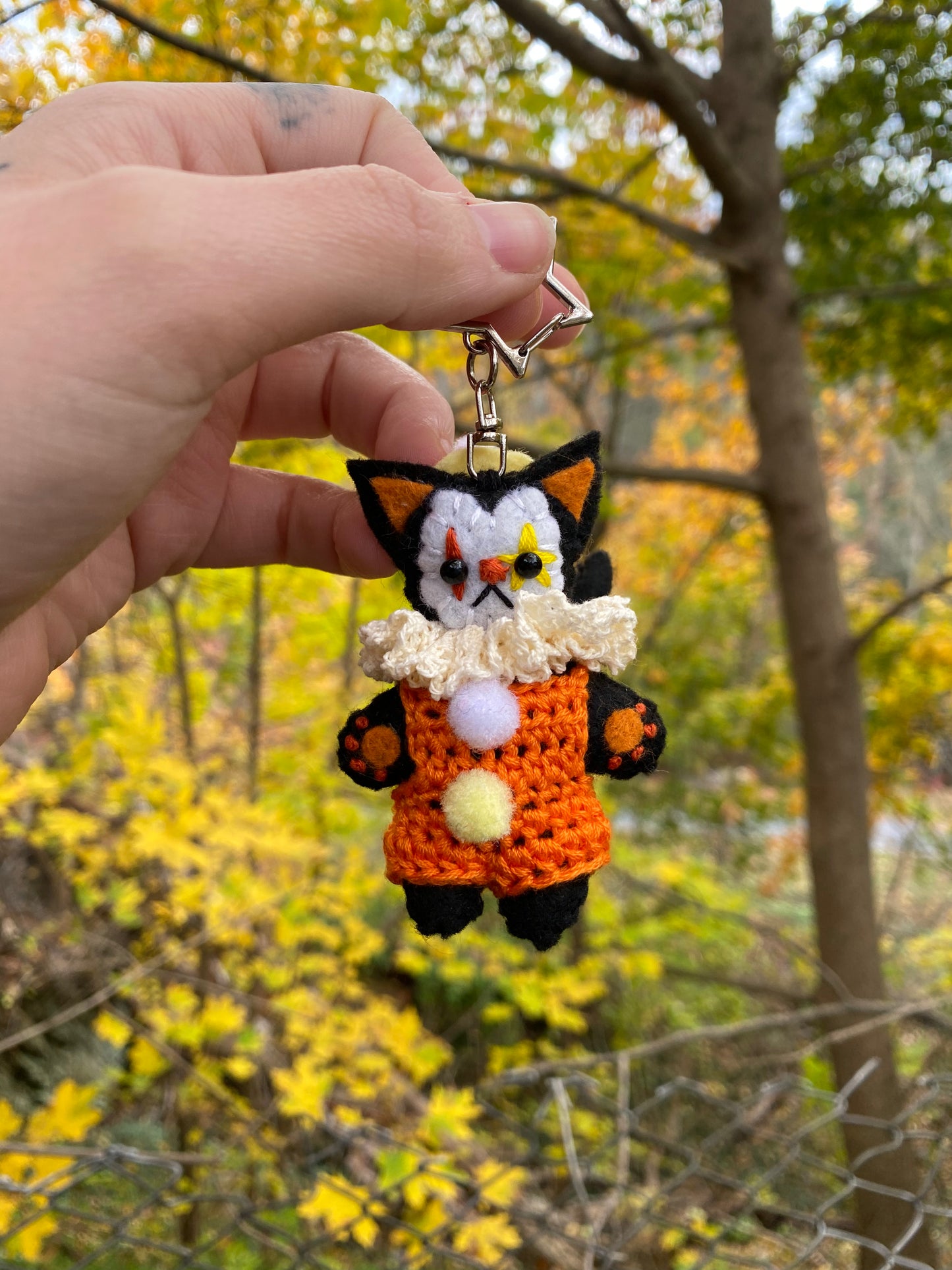 KITTY POCKET CLOWN CLIP (black/orange)