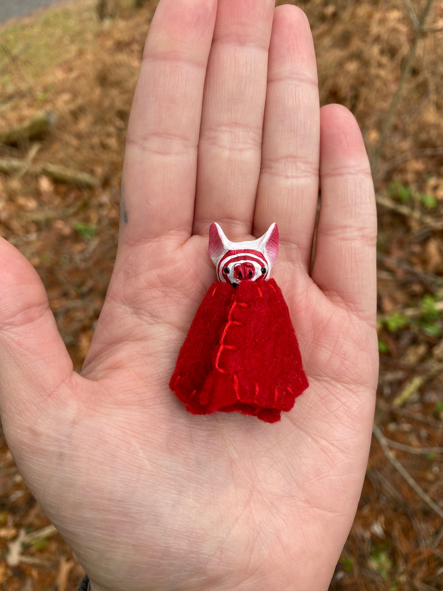 MINI HANGING BAT (peppermint swirl)