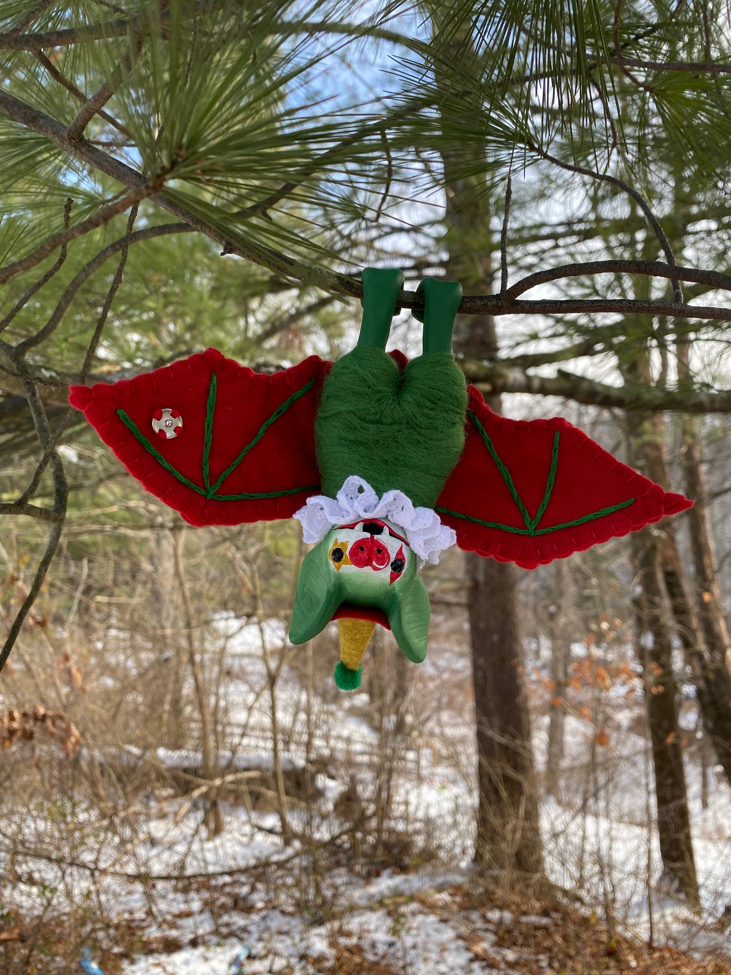 LARGE HANGING BAT (green/red)