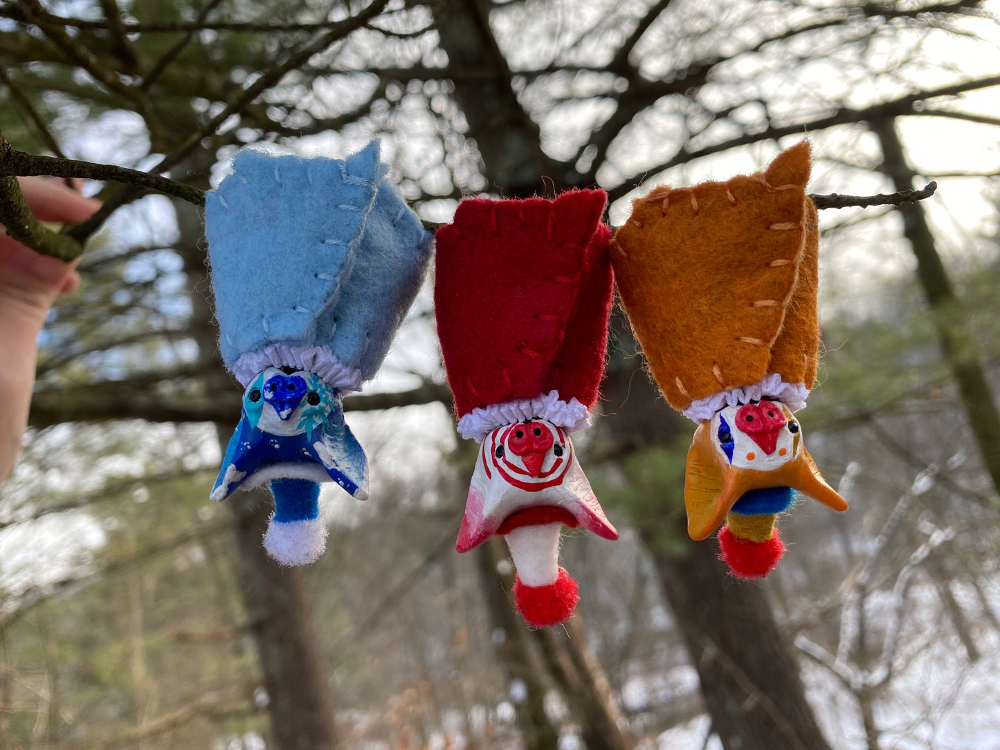 MINI HANGING BAT (peppermint swirl)