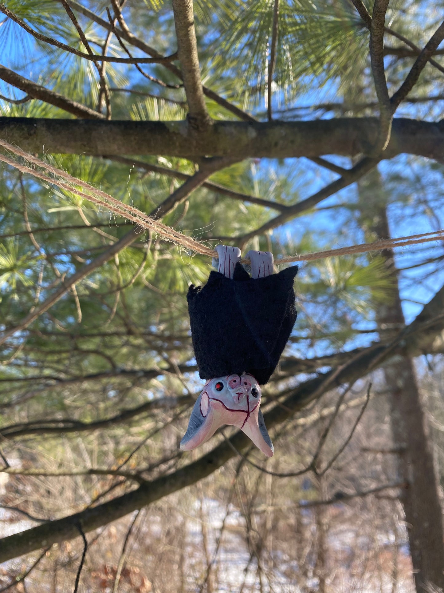 MEDIUM CREATURE HANGING BAT