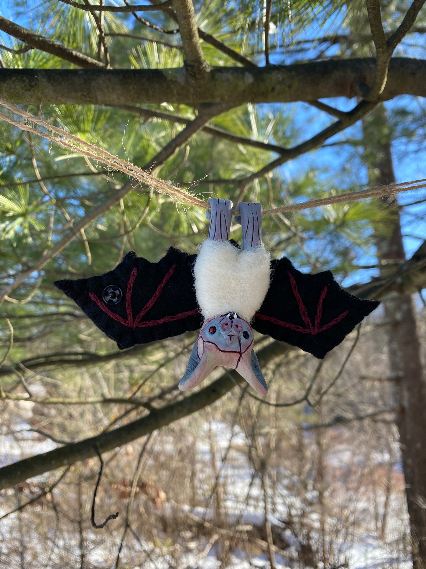 MEDIUM CREATURE HANGING BAT