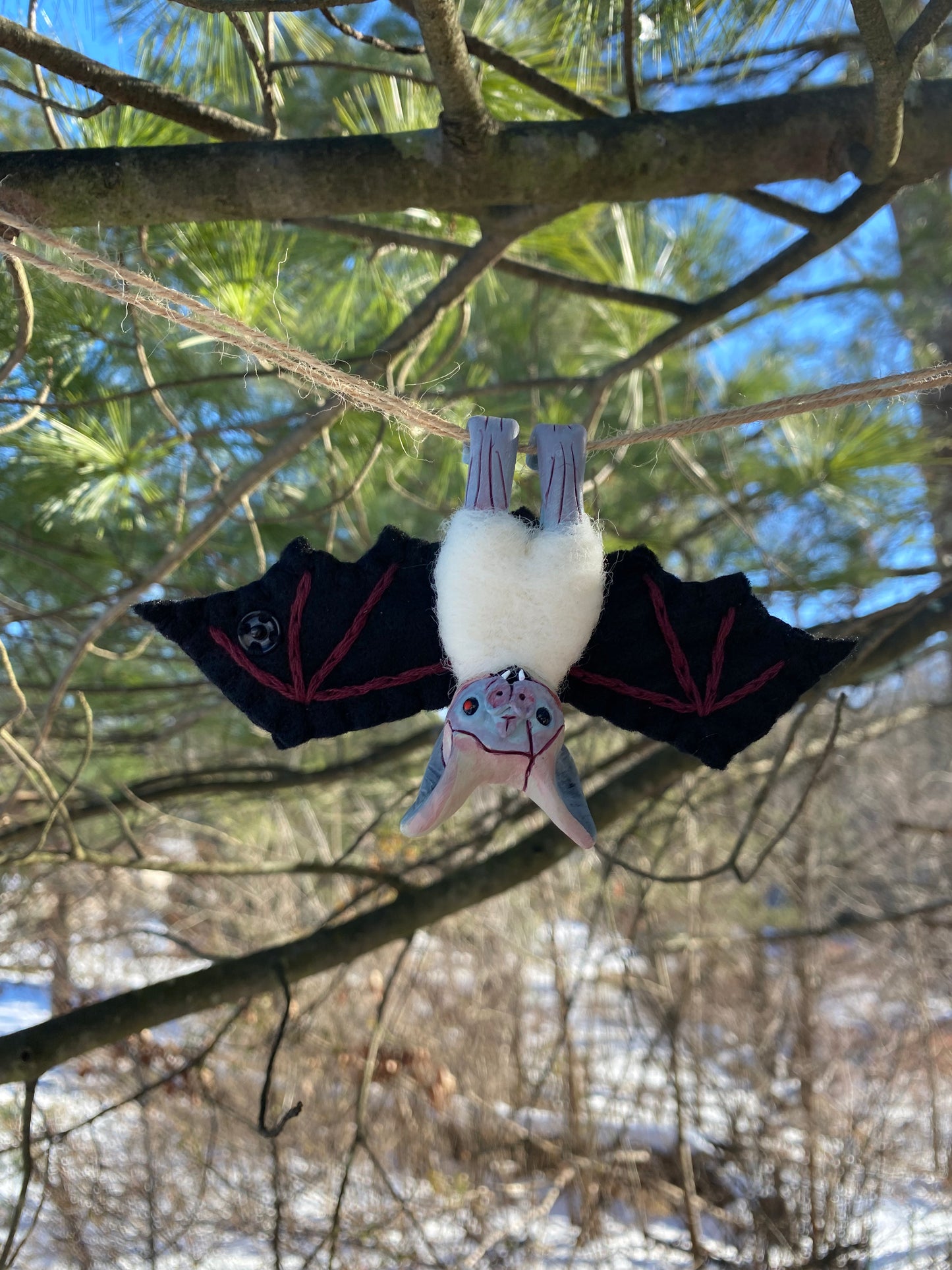 MEDIUM CREATURE HANGING BAT