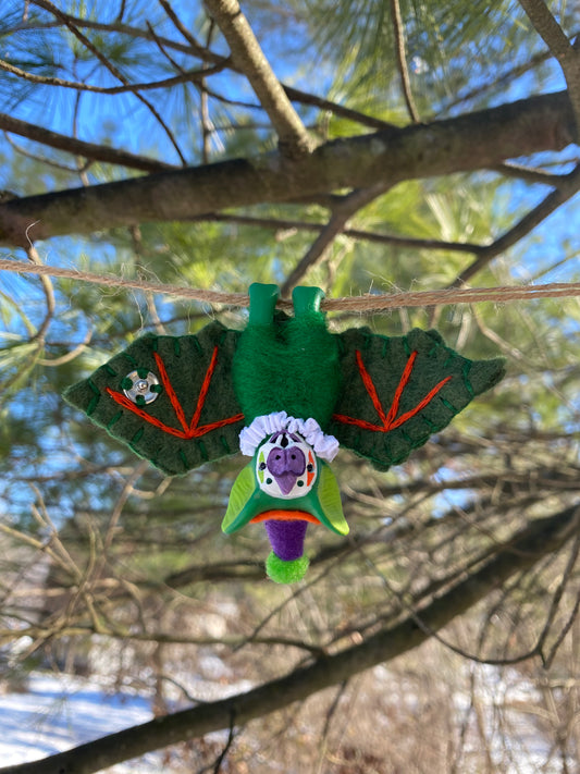 MINI HANGING BAT (green)