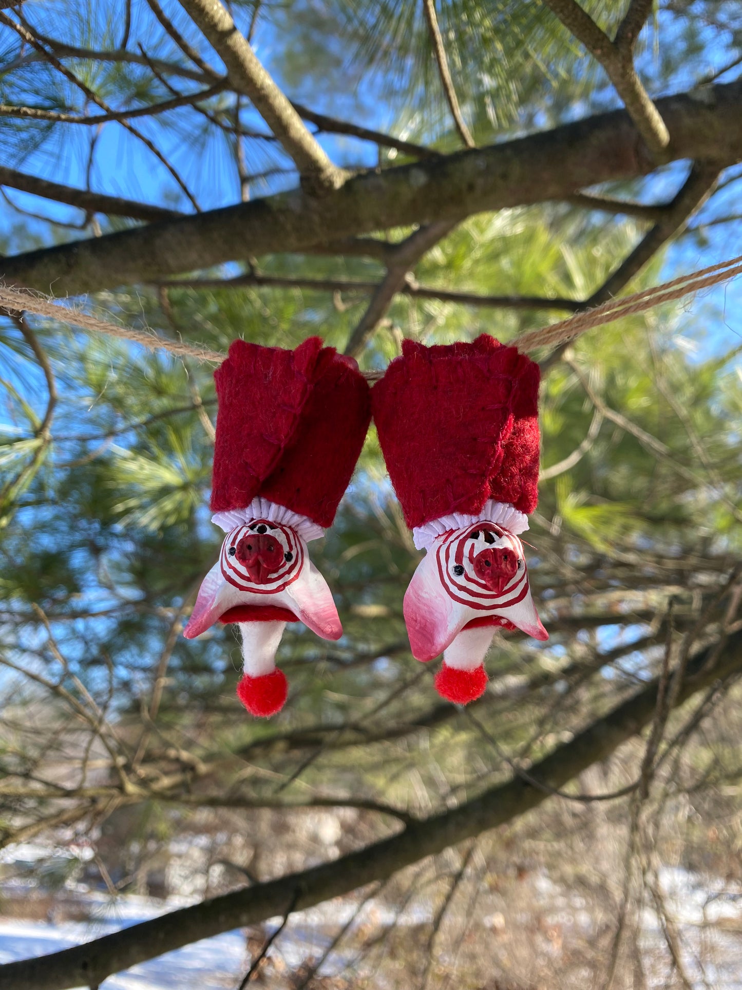 MINI HANGING BAT (peppermint swirl)