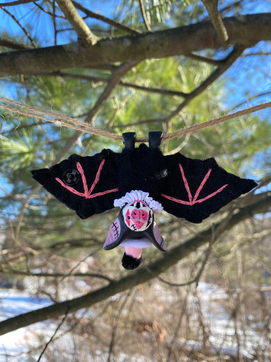 MINI HANGING BAT (black/pink)