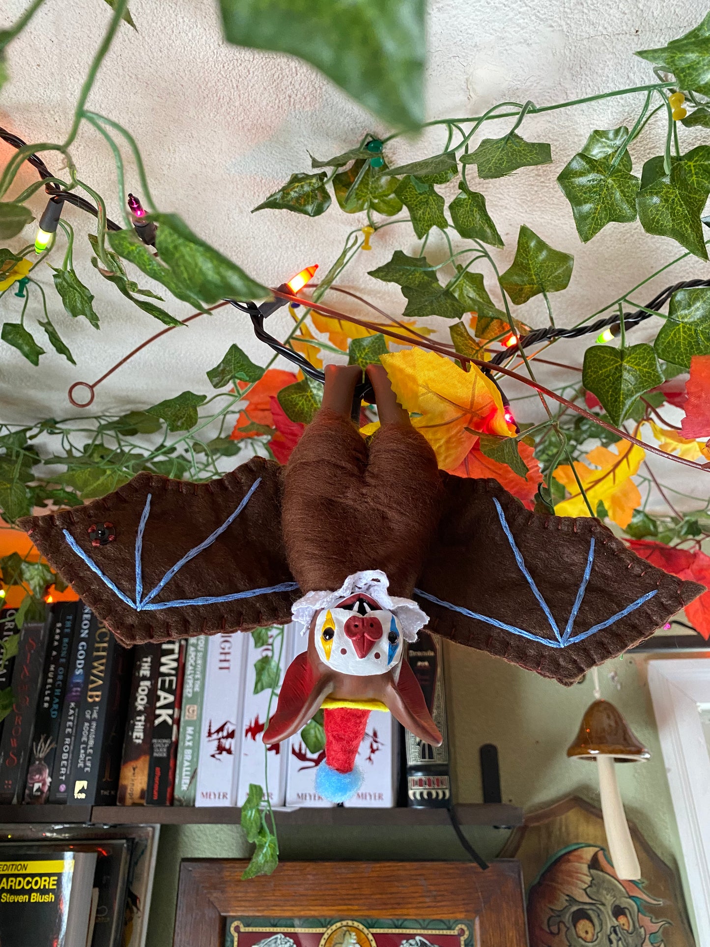 XL HANGING BAT (brown)