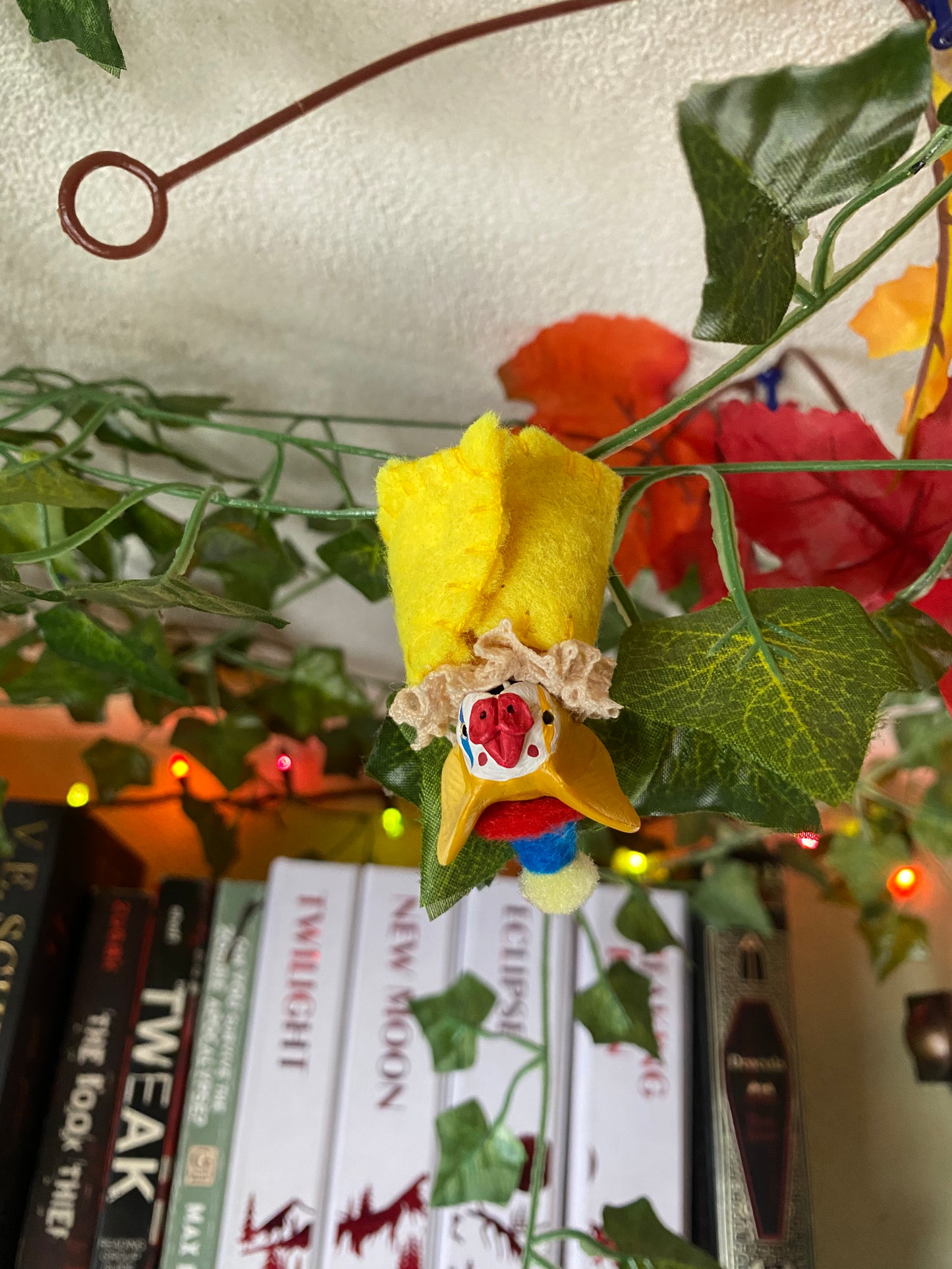 MINI HANGING BAT (yellow)