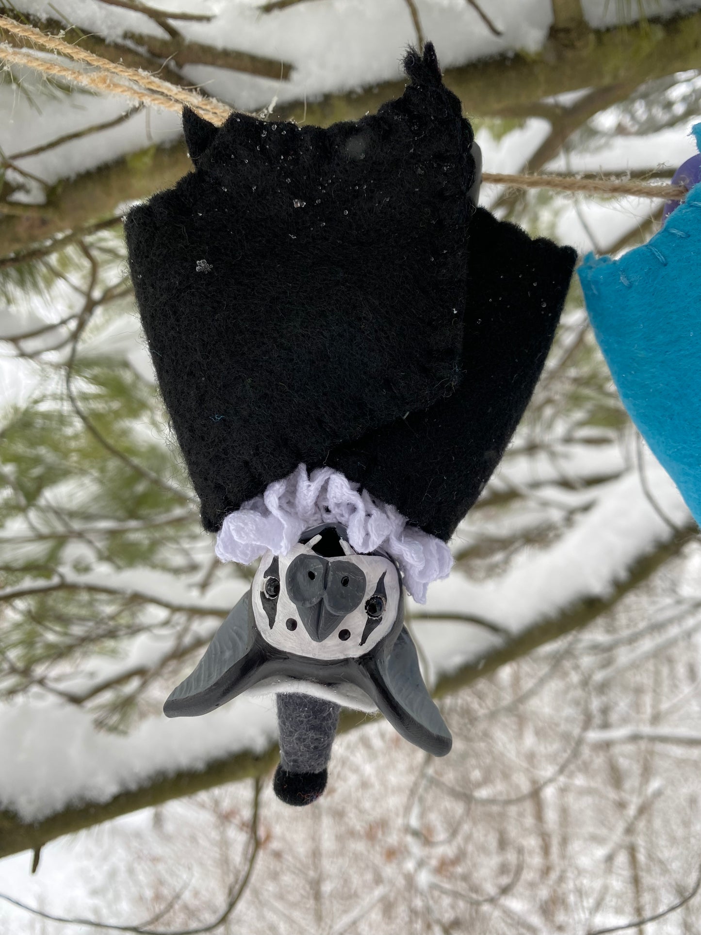 LARGE HANGING BAT (black)