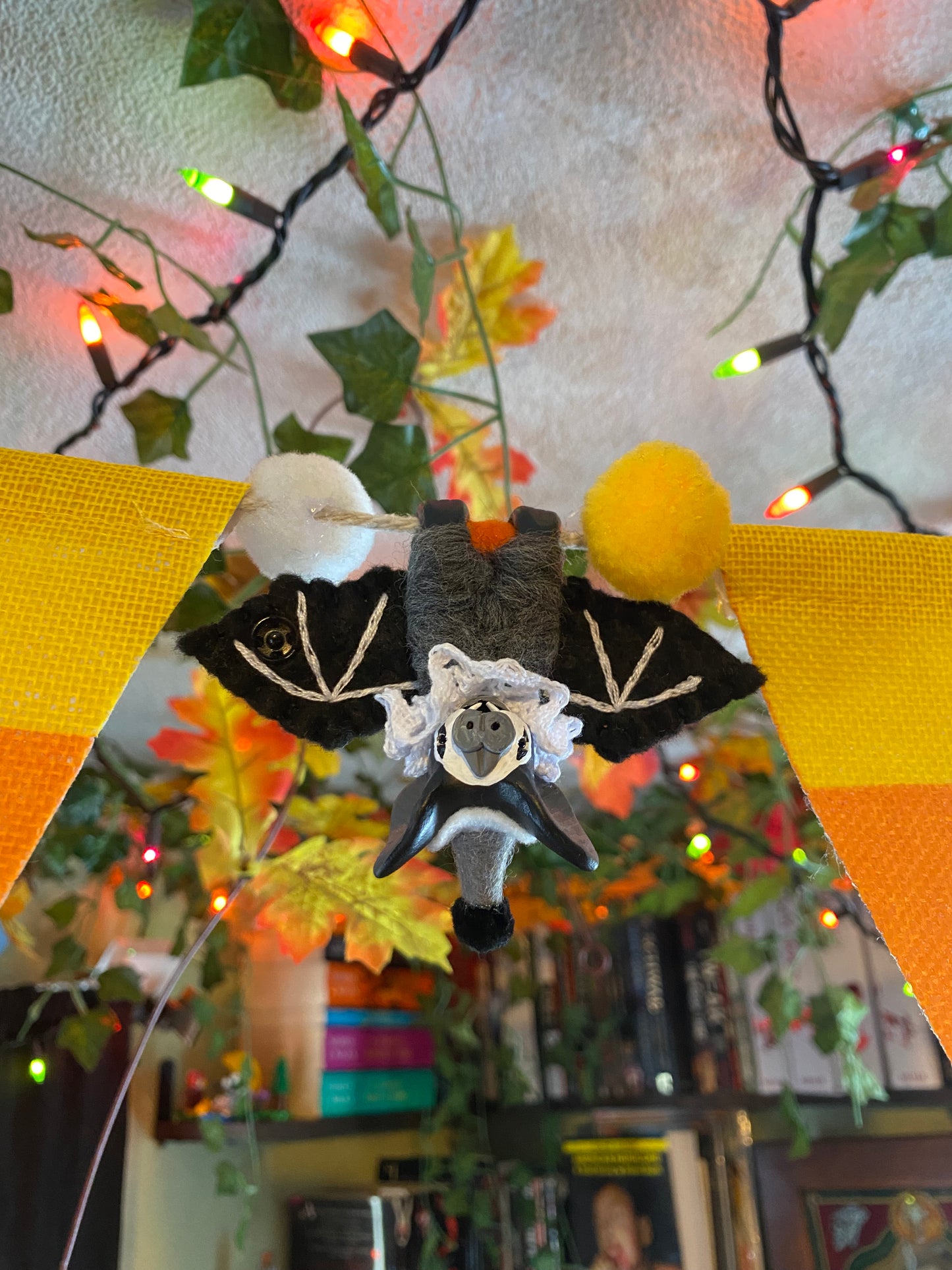 MINI HANGING BAT (black/grey)