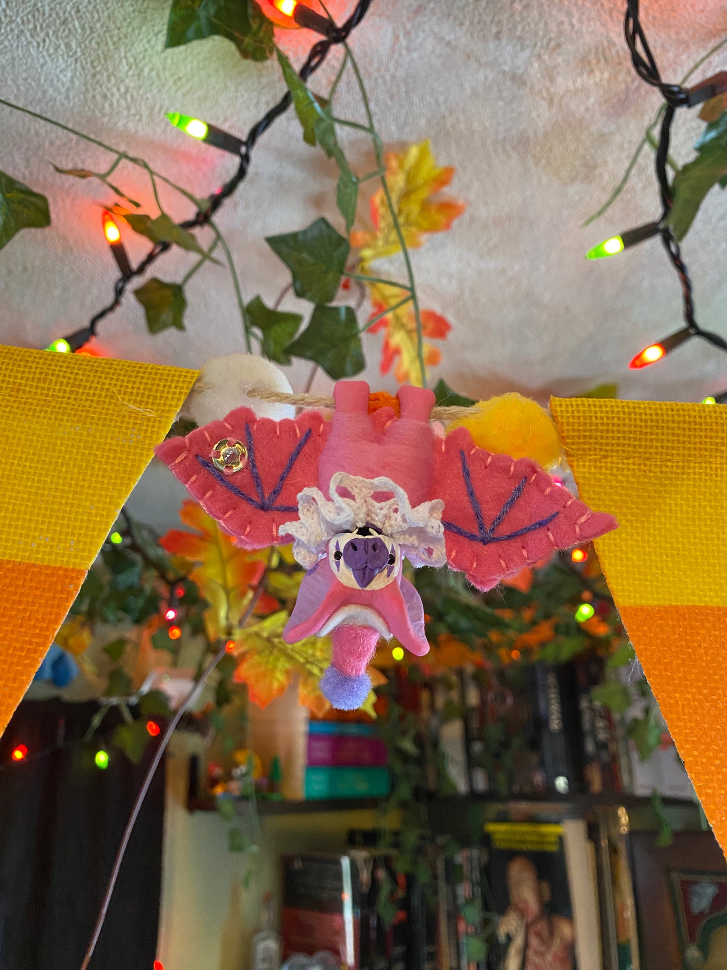 MINI HANGING BAT (pink/purple)