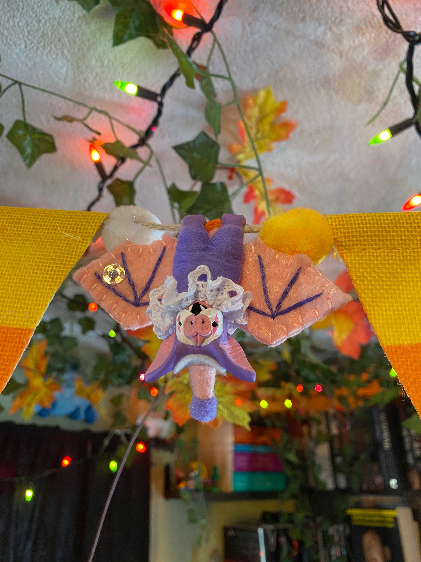 MINI HANGING BAT (purple/pink)