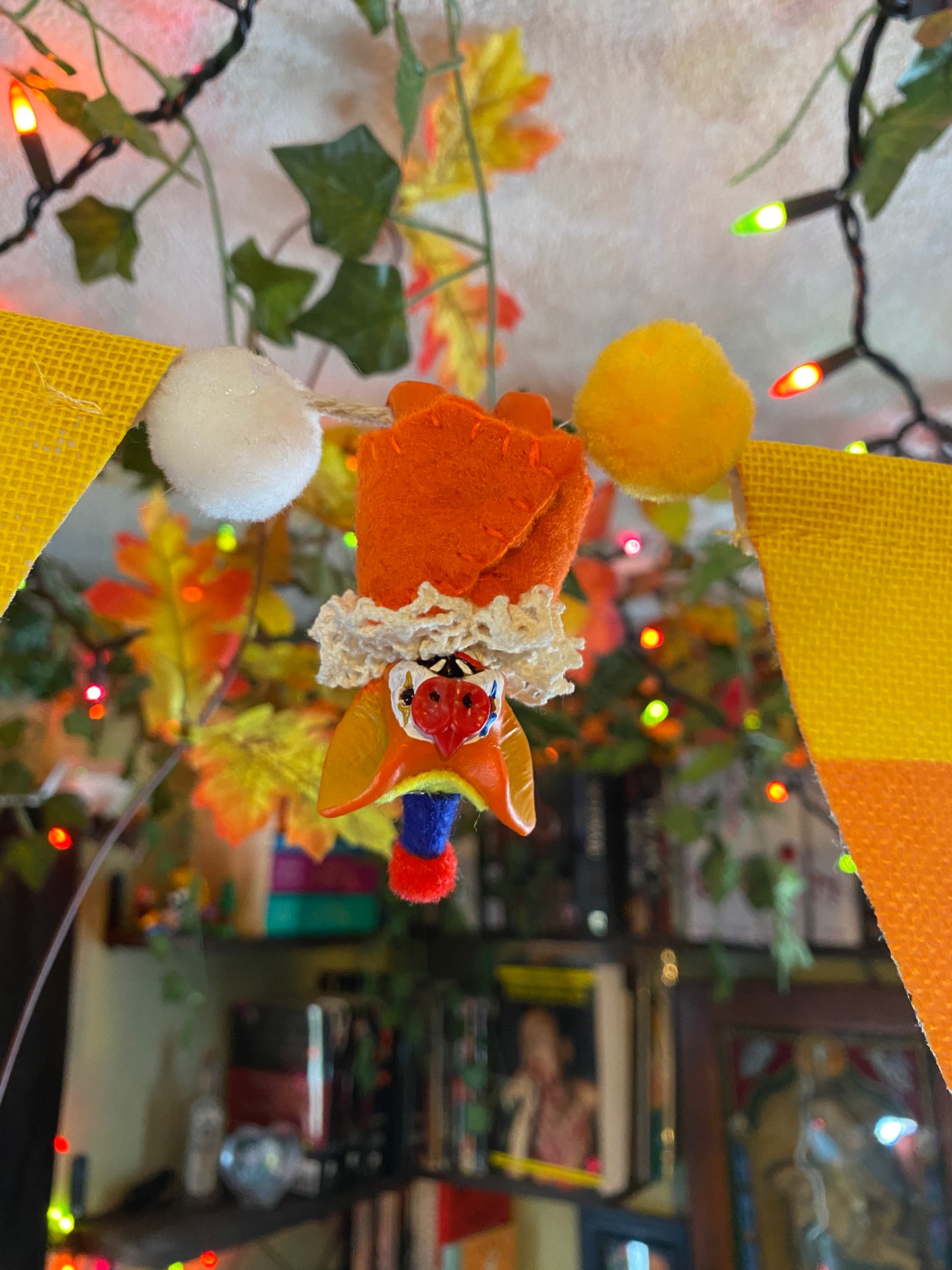 MINI HANGING BAT (orange)