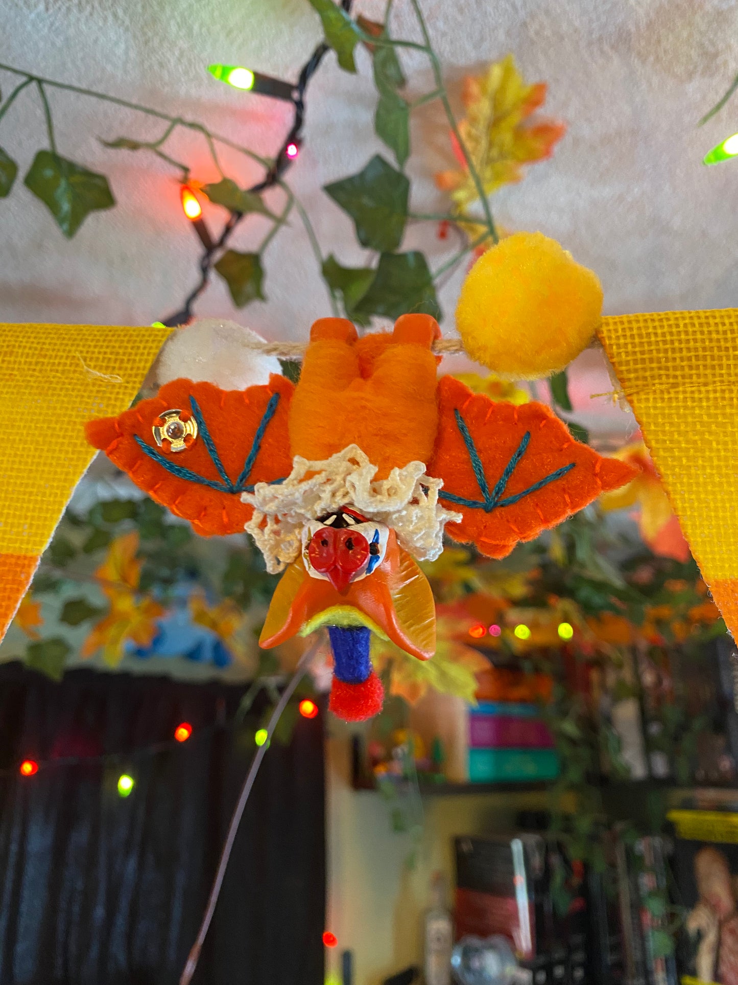 MINI HANGING BAT (orange)