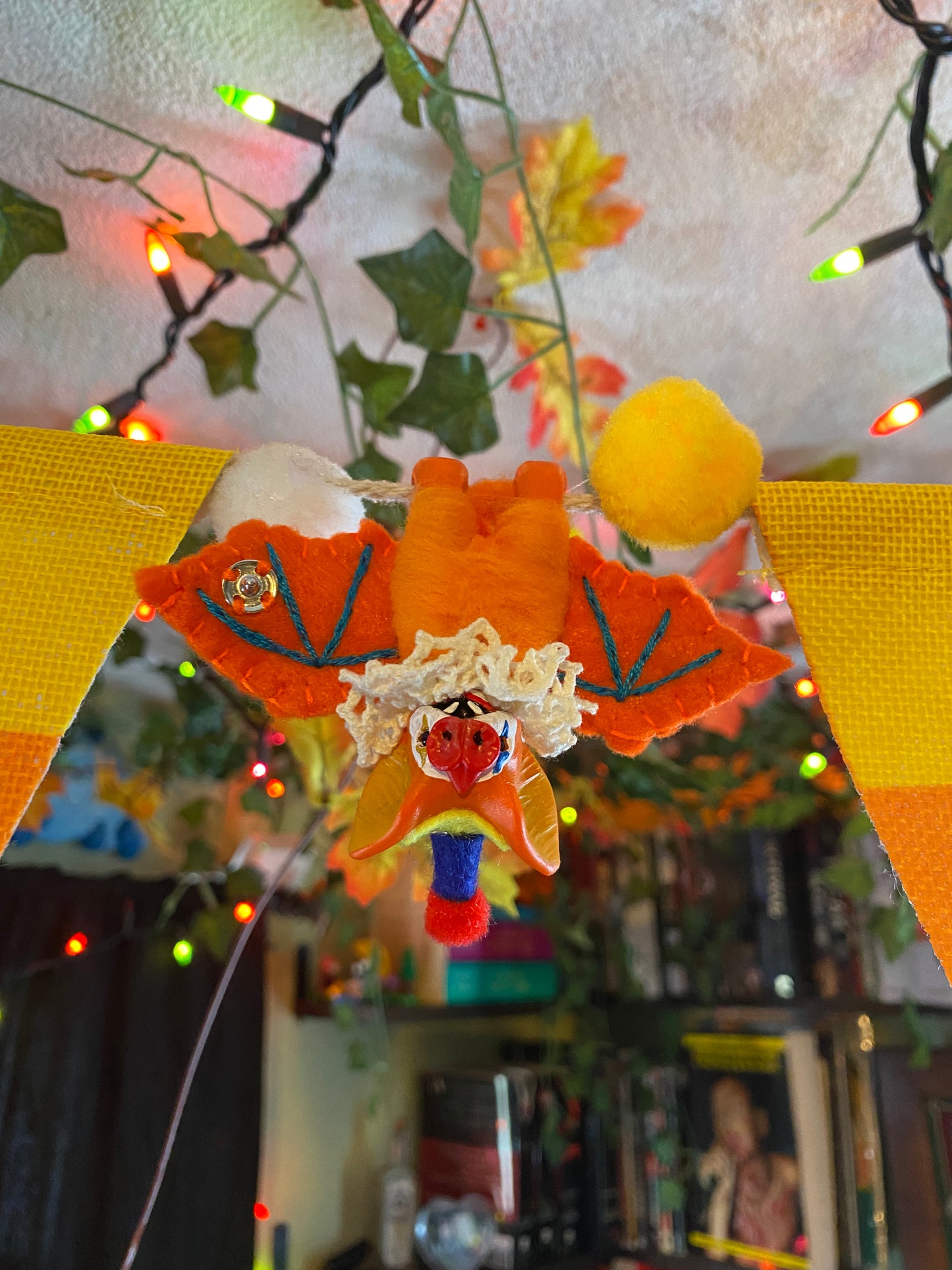 MINI HANGING BAT (orange)