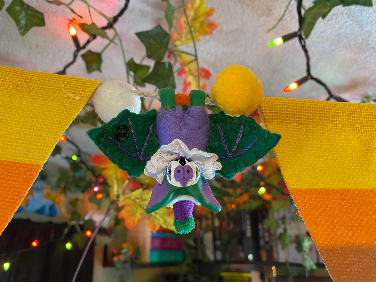 MINI HANGING BAT (green/purple)