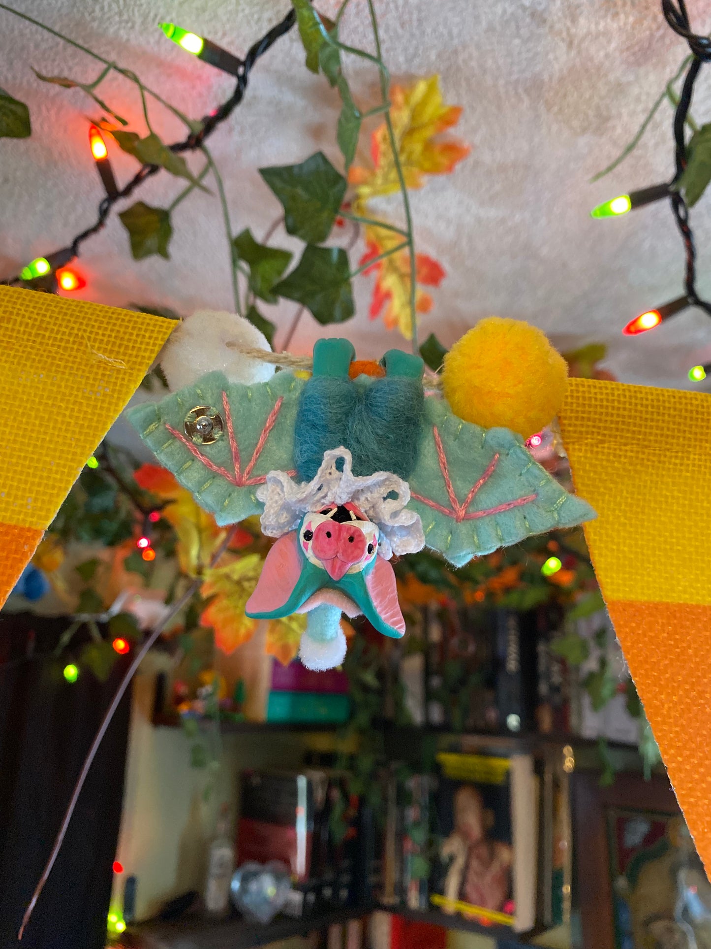 MINI HANGING BAT (teal/pink)