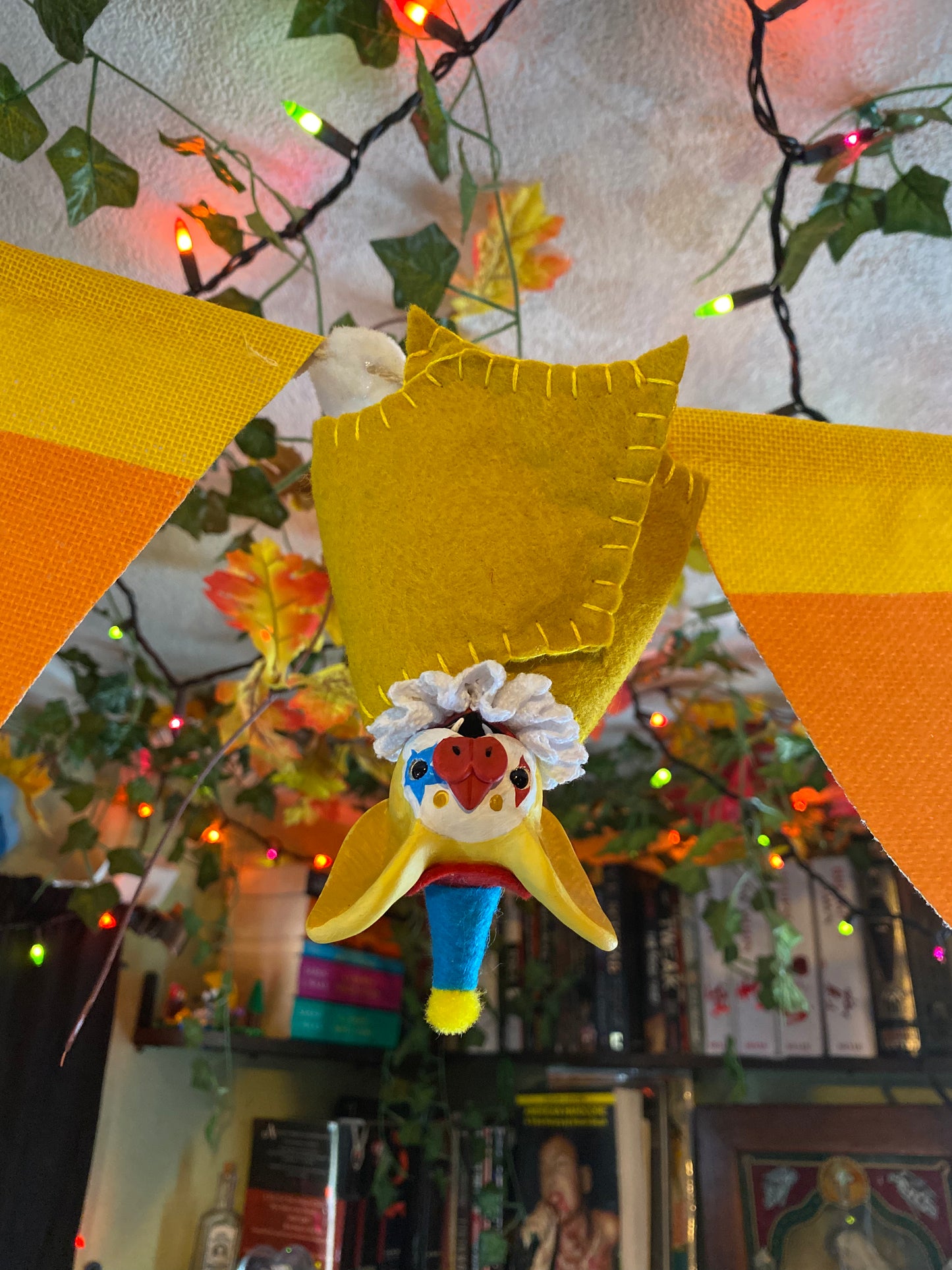 LARGE HANGING BAT (yellow)