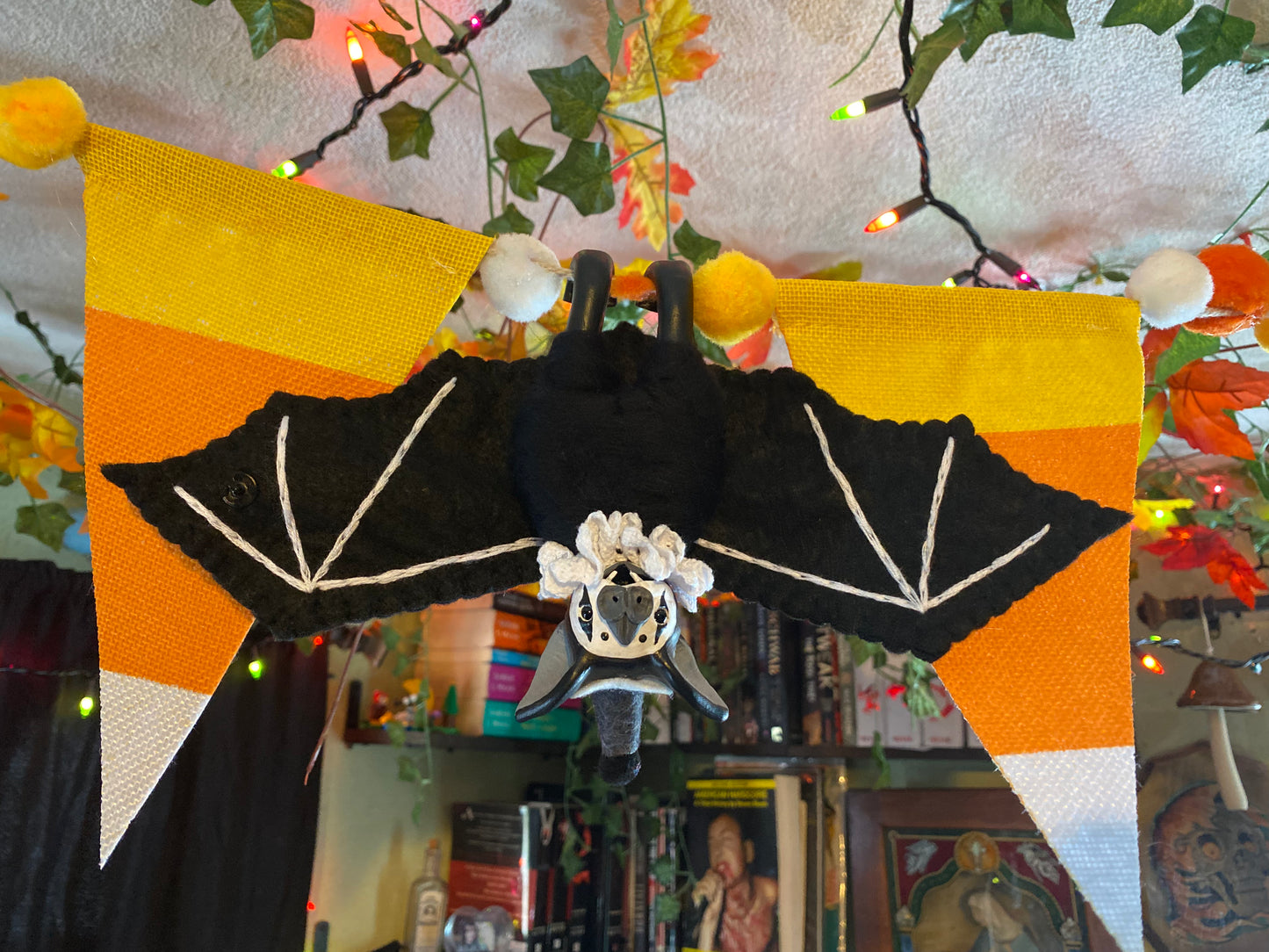 LARGE HANGING BAT (black)