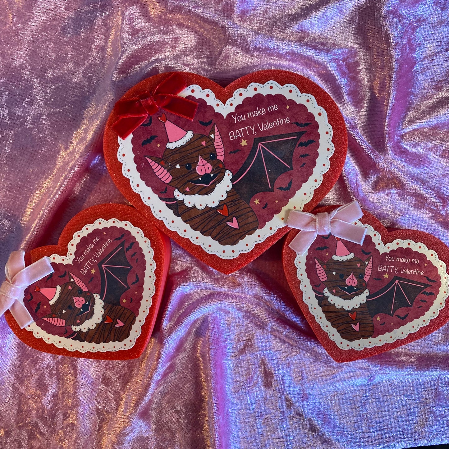 *MYSTERY* LARGE HEART SHAPED BOX/3 MINI HANGING BATS