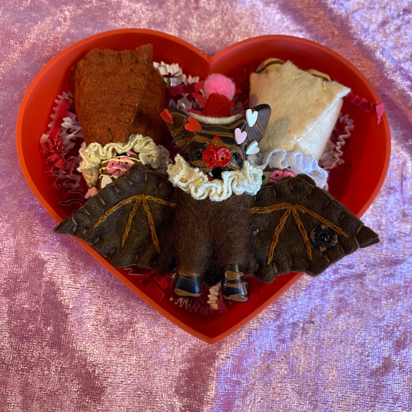 *MYSTERY* LARGE HEART SHAPED BOX/3 MINI HANGING BATS