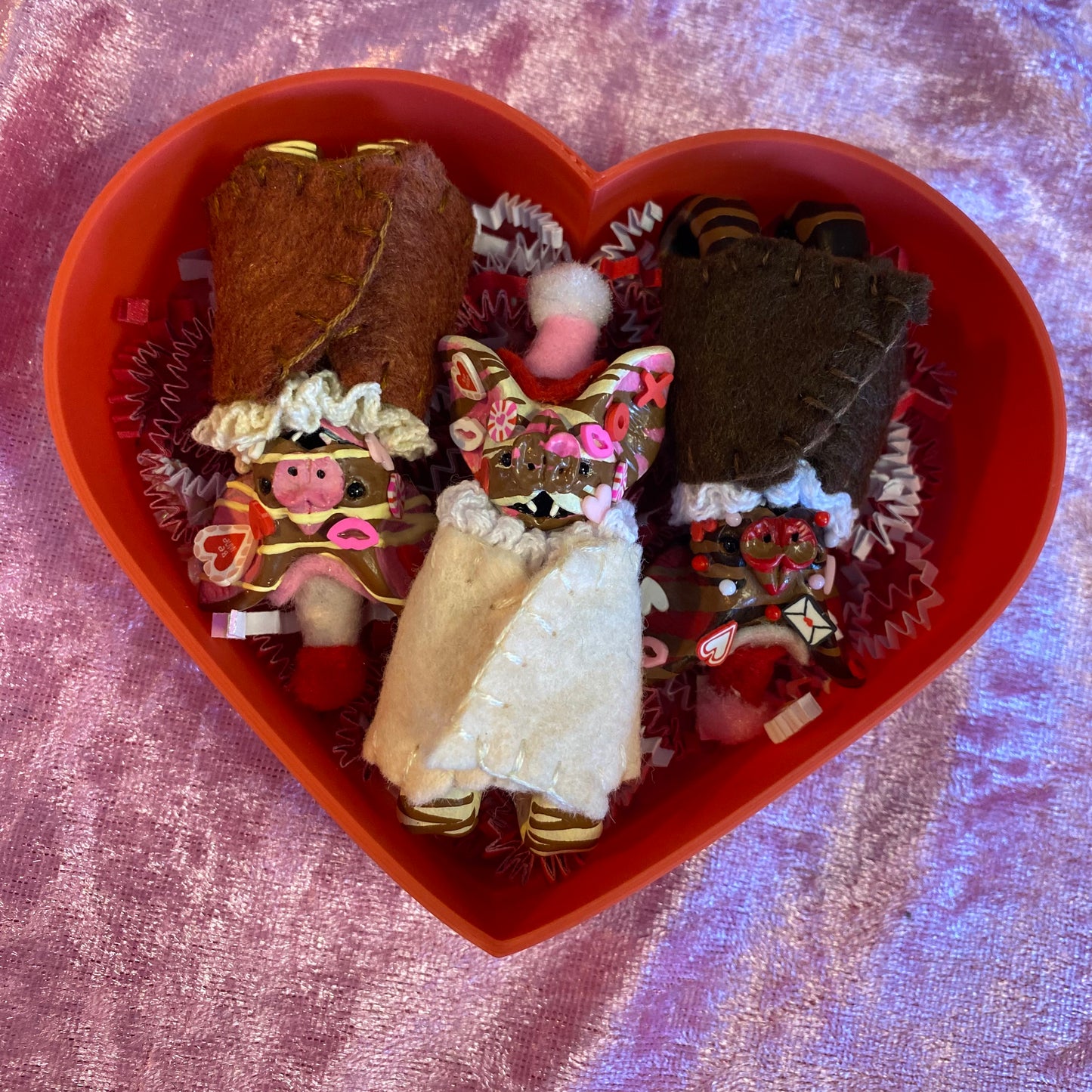 *MYSTERY* LARGE HEART SHAPED BOX/3 MINI HANGING BATS