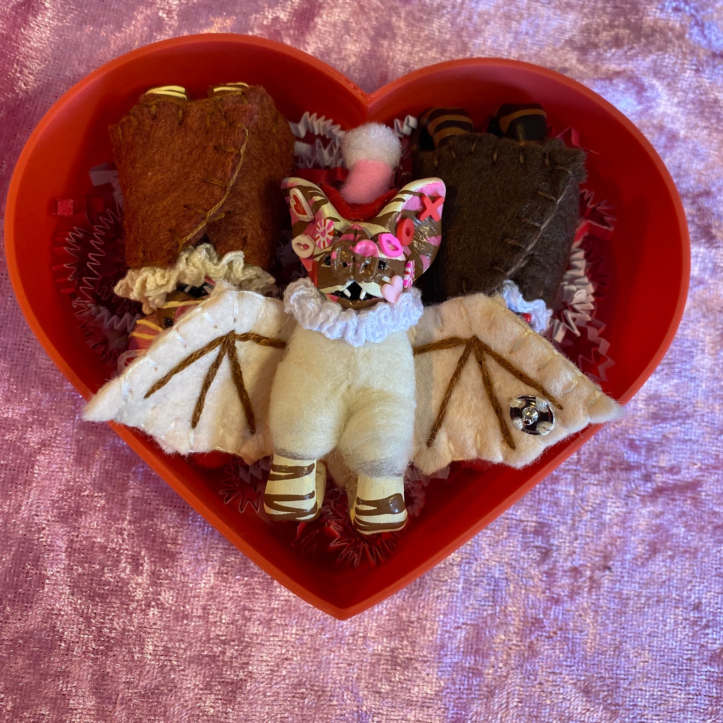 *MYSTERY* LARGE HEART SHAPED BOX/3 MINI HANGING BATS