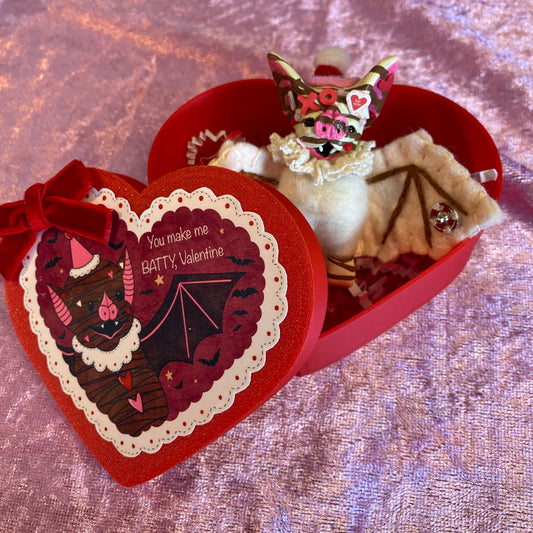 HEART SHAPED BOX/MINI HANGING BAT (white chocolate)