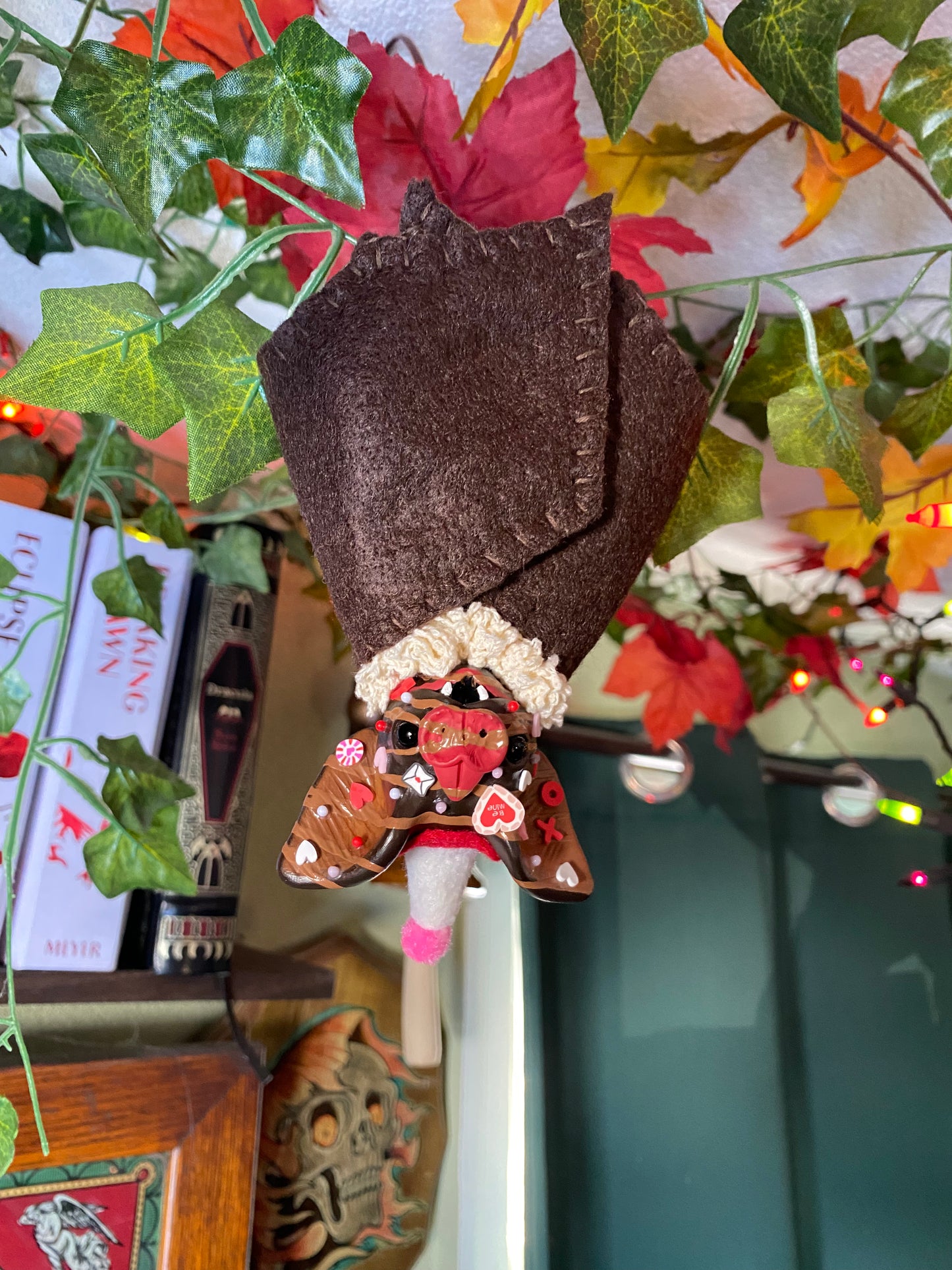 LARGE HANGING BAT (dark chocolate)
