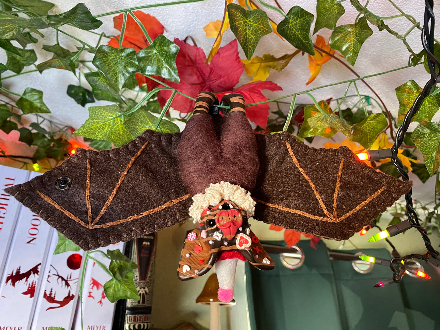 LARGE HANGING BAT (dark chocolate)