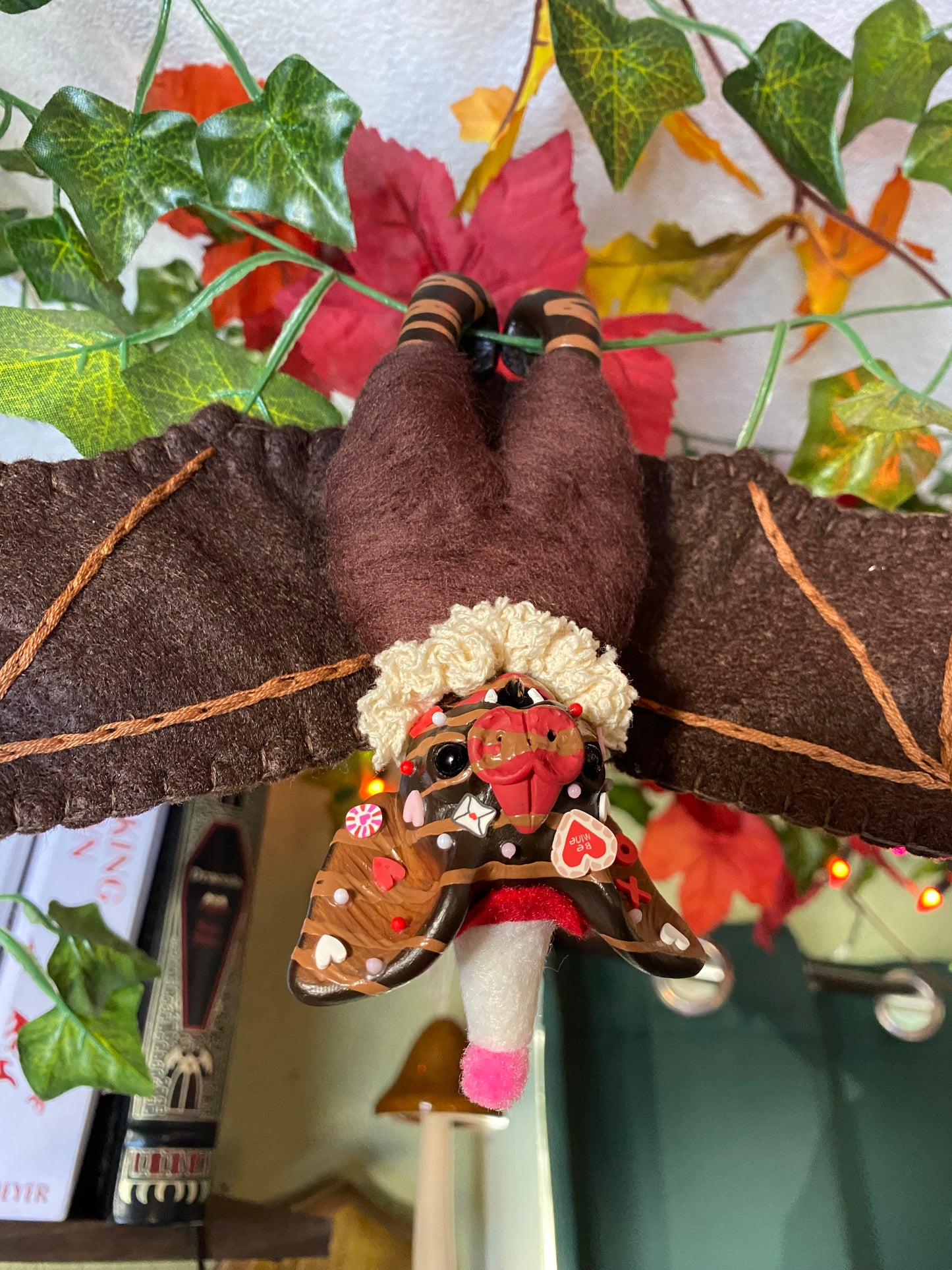 LARGE HANGING BAT (dark chocolate)