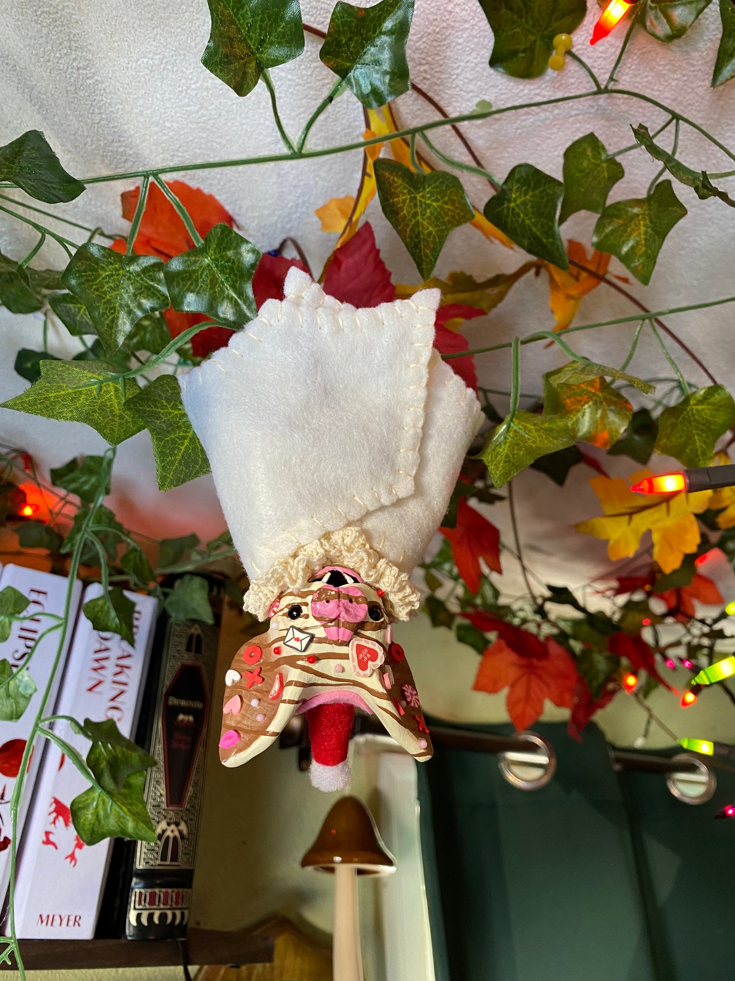 LARGE HANGING BAT (white chocolate)