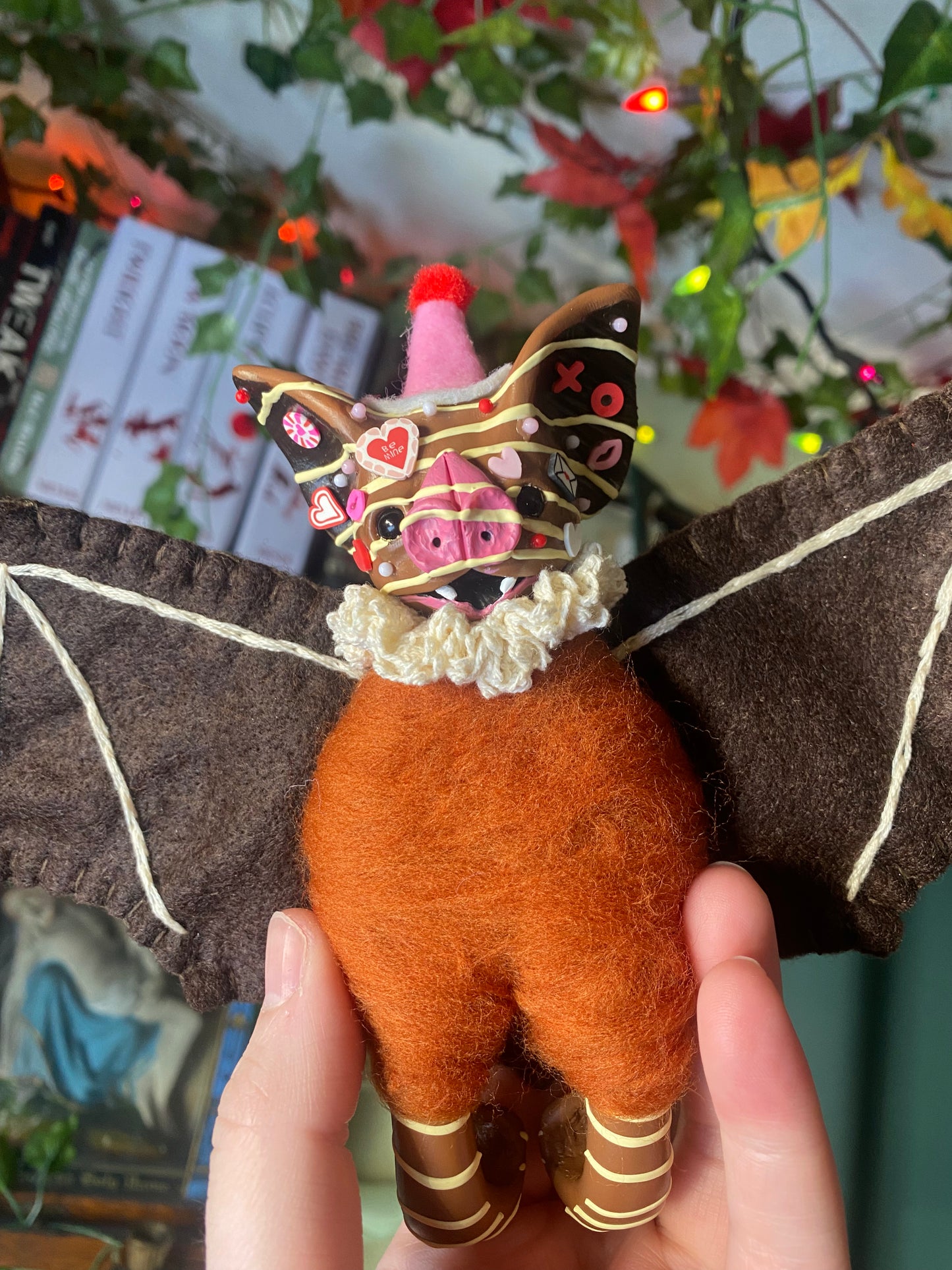 LARGE HANGING BAT (milk chocolate)