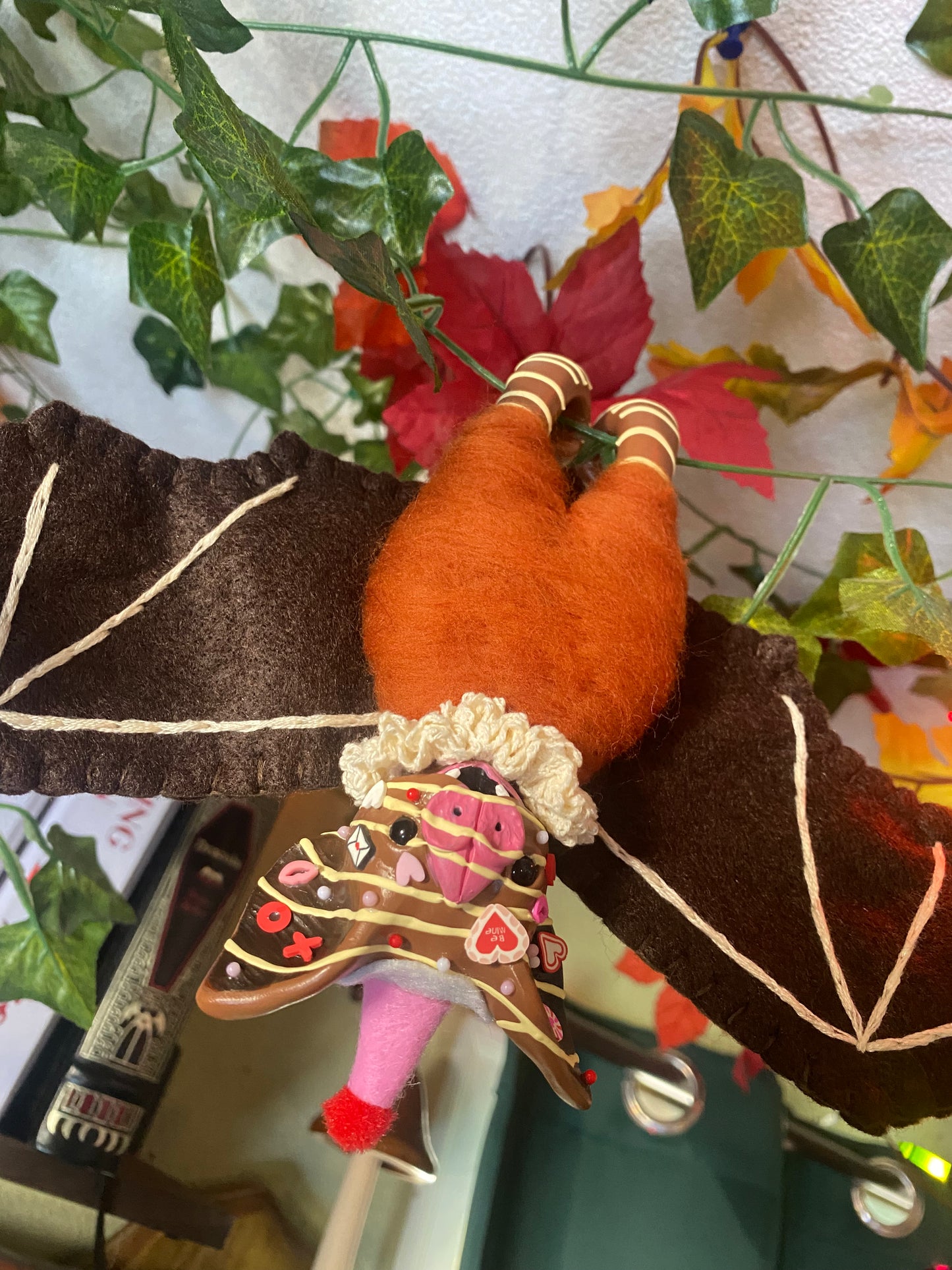 LARGE HANGING BAT (milk chocolate)