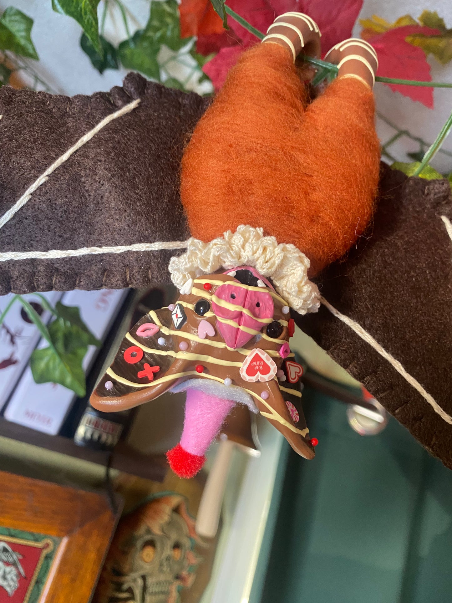LARGE HANGING BAT (milk chocolate)